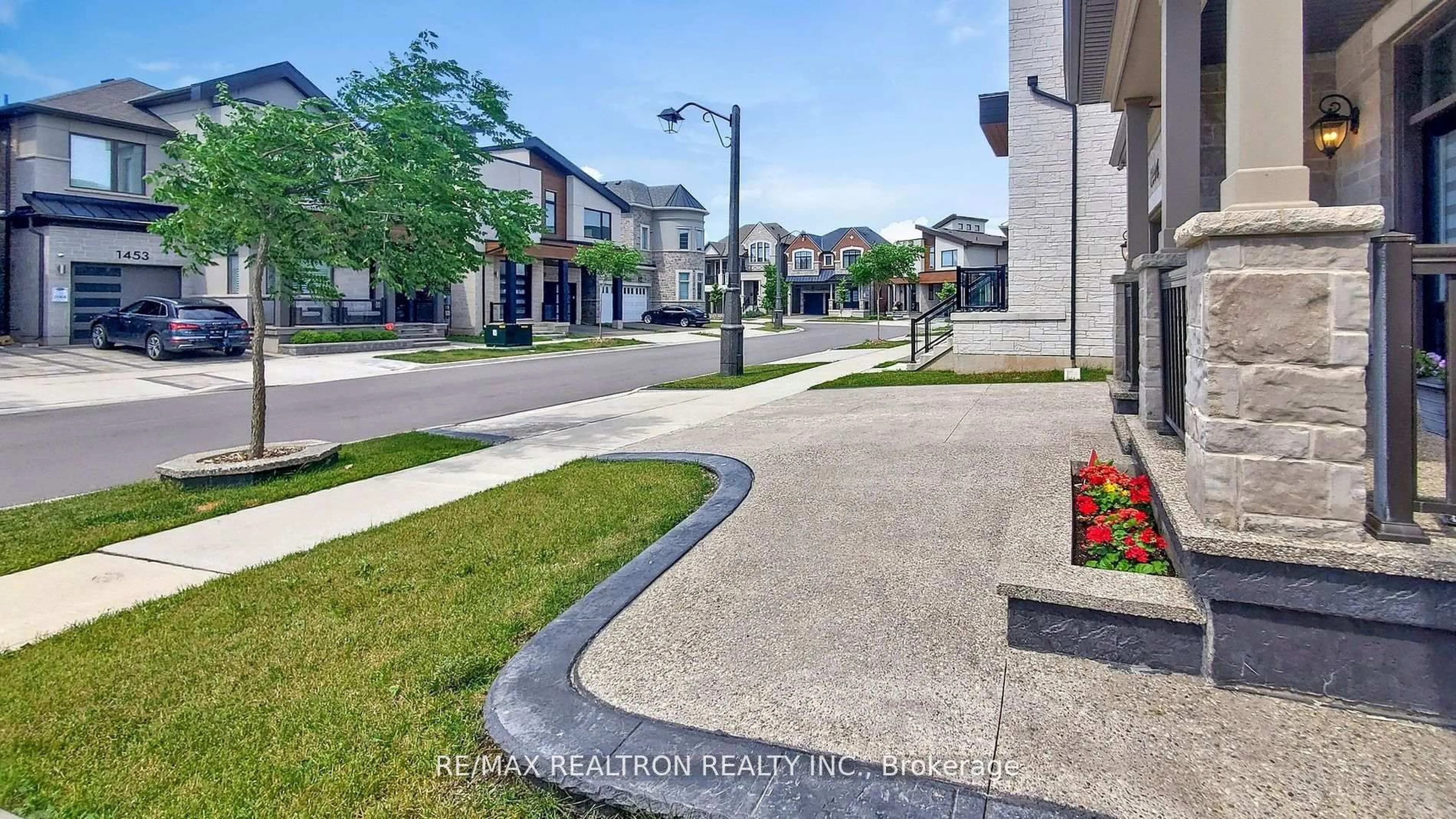 Patio, street for 1444 Varelas Passage, Oakville Ontario L6H 3S3
