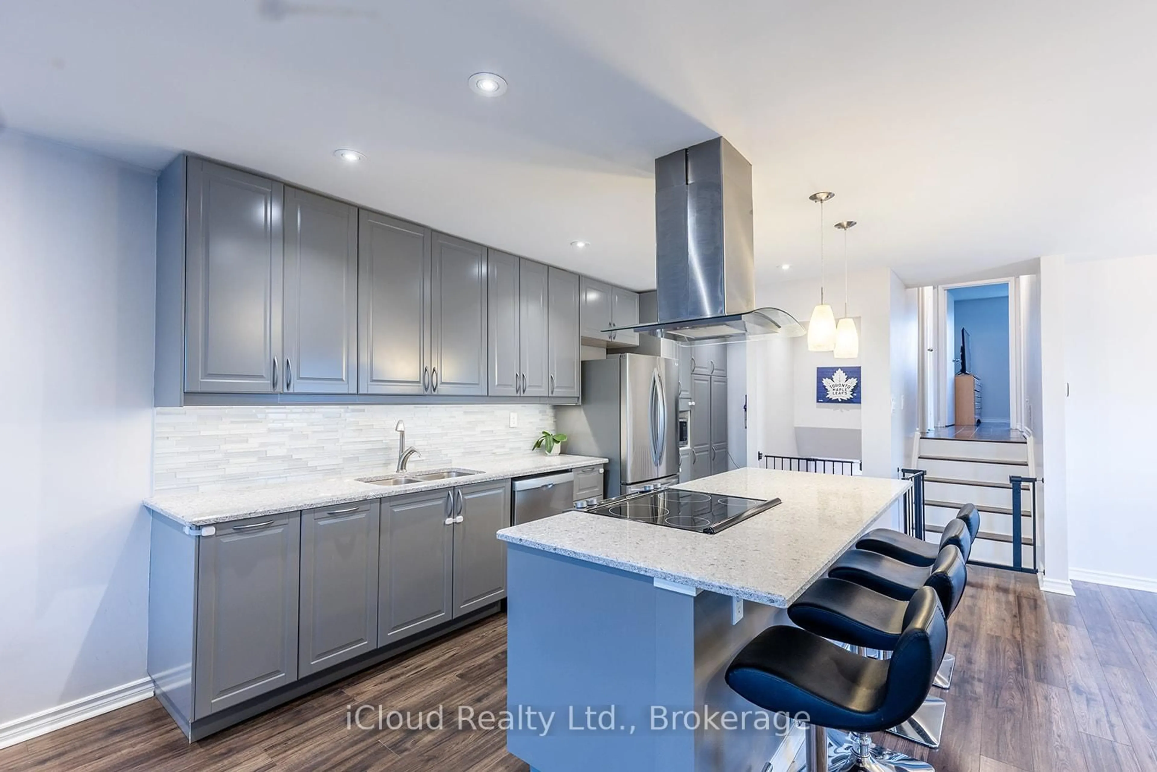 Open concept kitchen, unknown for 2253 Melissa Cres, Burlington Ontario L7P 3T4