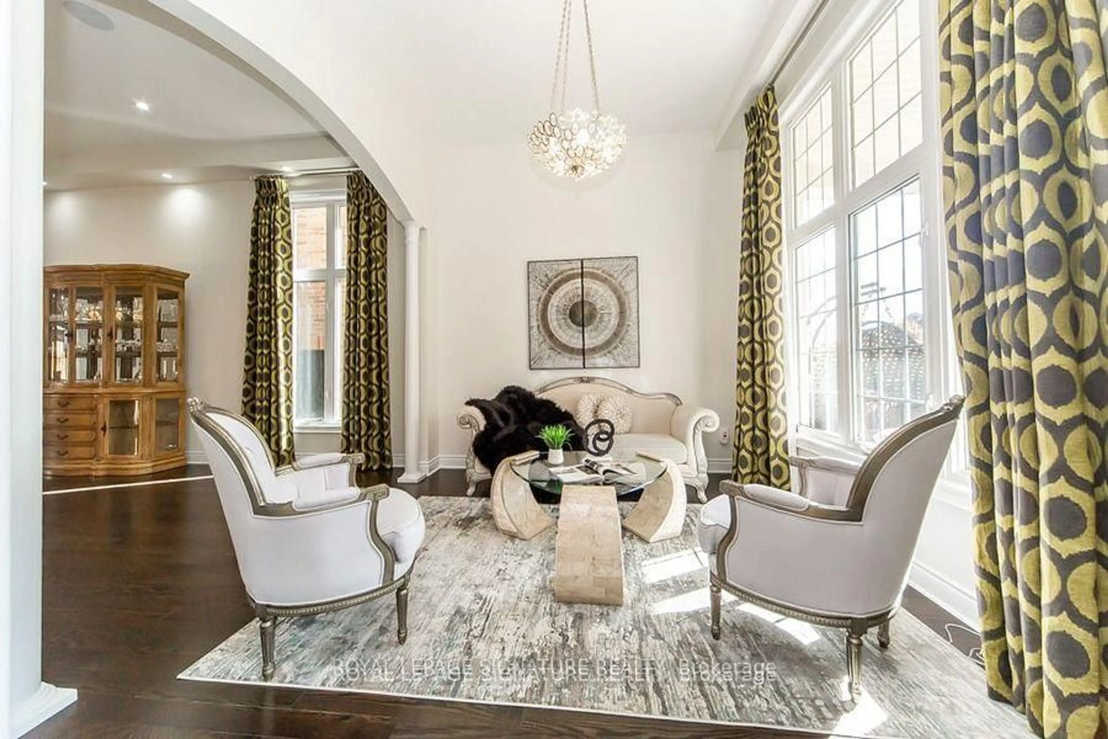 Living room with furniture, unknown for 37 Royal West Dr, Brampton Ontario L6X 0Z8