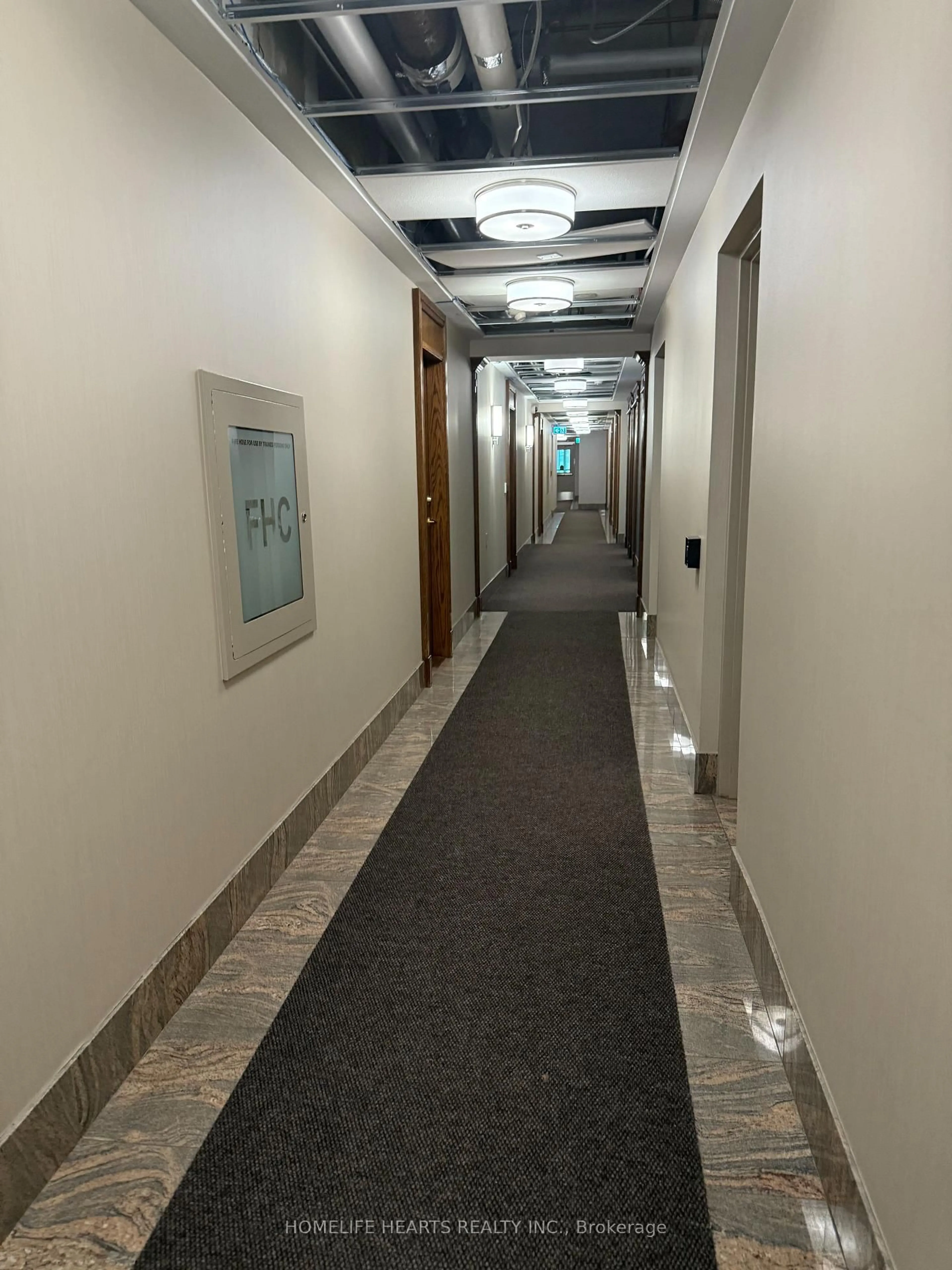 Indoor foyer for 4889 Kimbermount Ave #104, Mississauga Ontario L5M 7R8