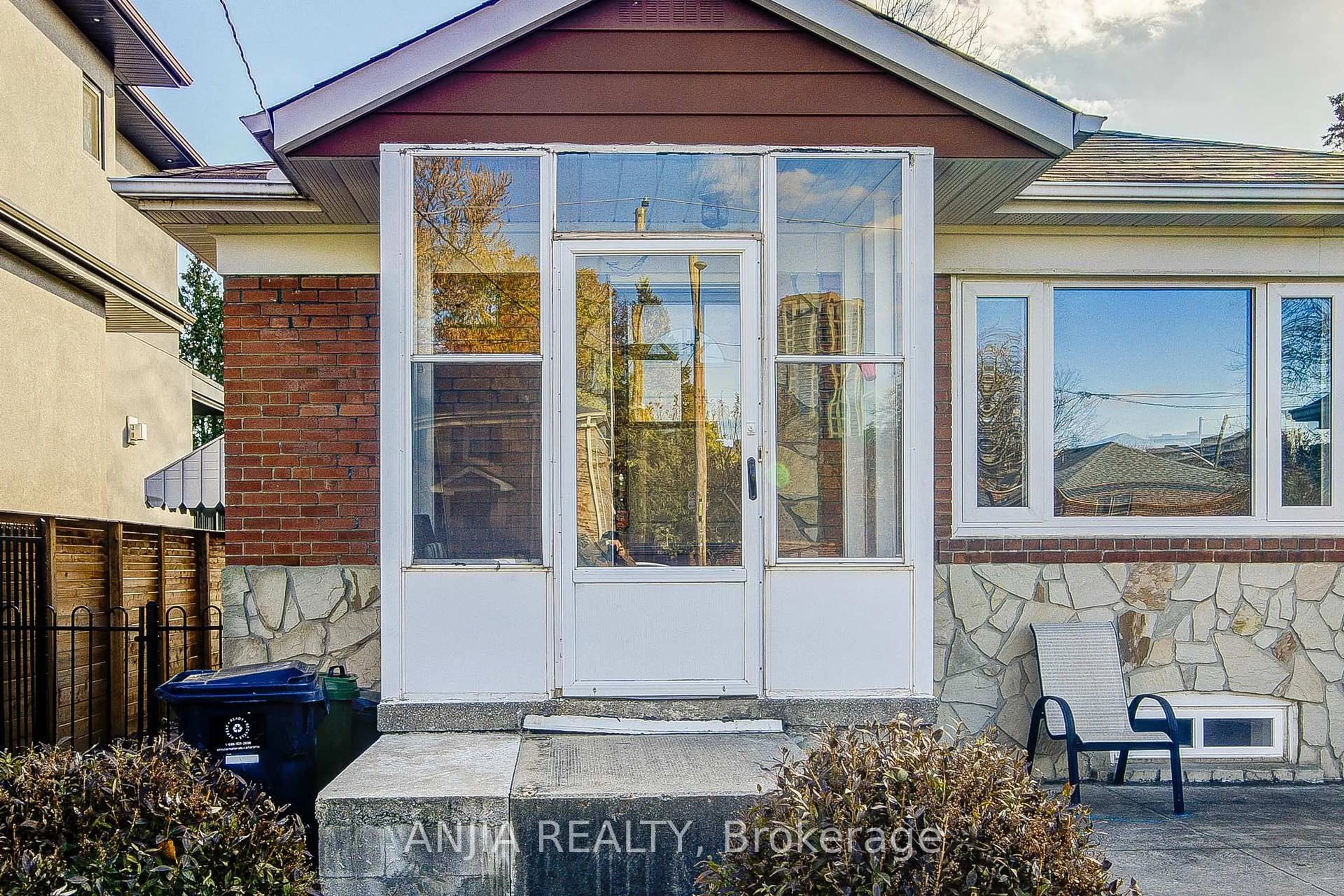 Unknown for 203 Van Dusen Blvd, Toronto Ontario M8Z 3H7