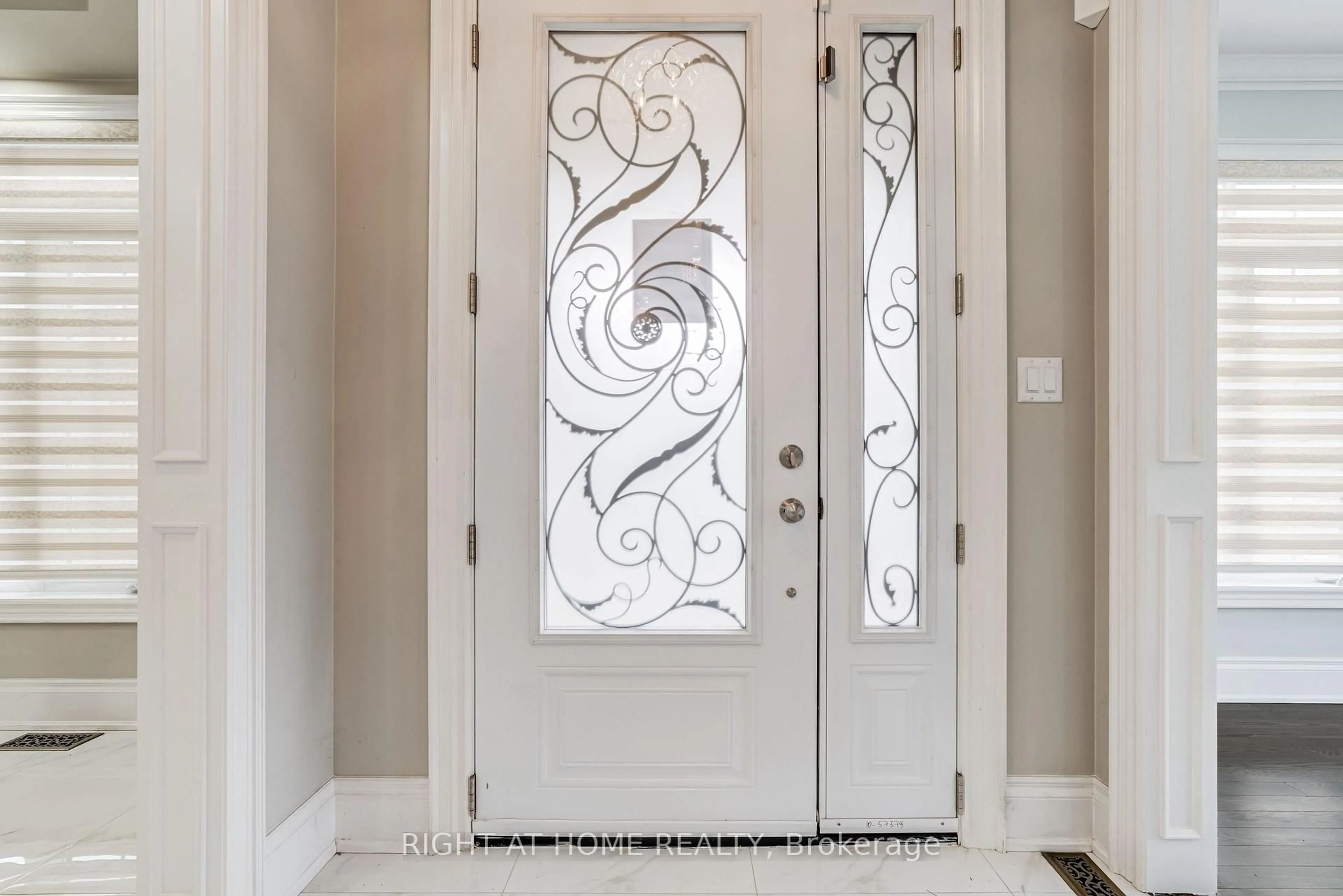 Indoor entryway for 96 Humberstone Cres, Brampton Ontario L7A 4B8