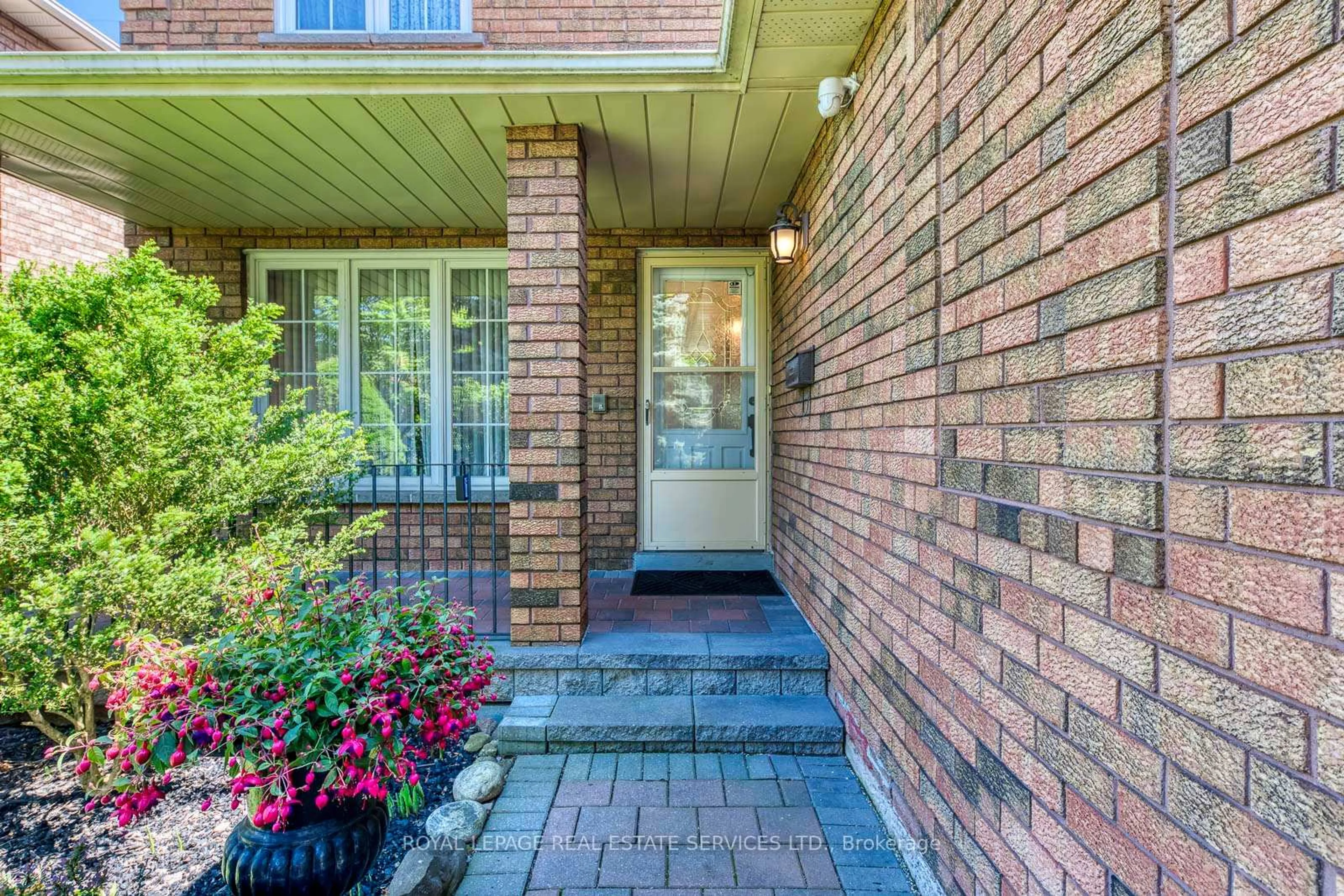 Home with brick exterior material, street for 4370 Goldenrod Cres, Mississauga Ontario L5V 1E3
