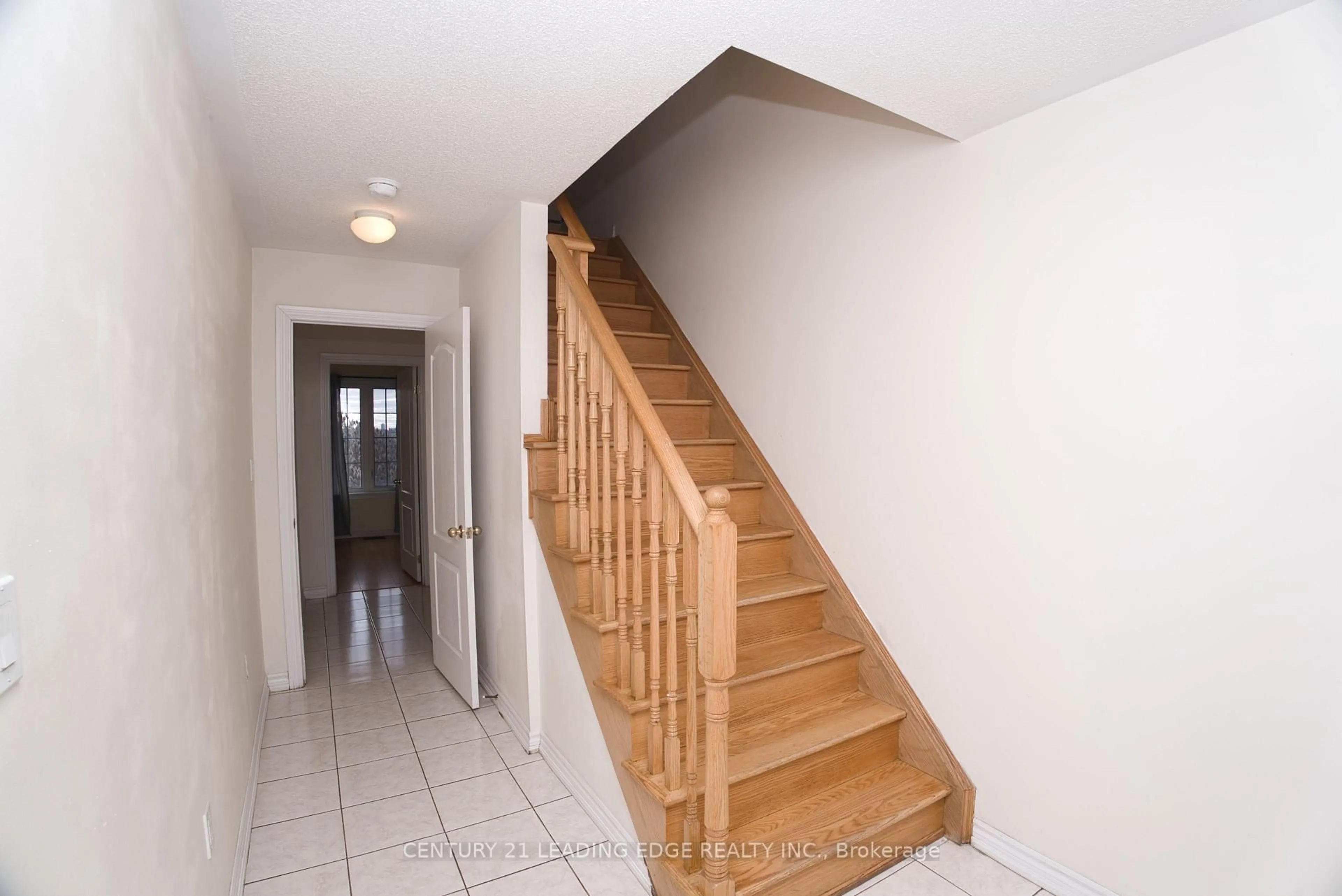 Stairs for 26 SHIFF Cres, Brampton Ontario L6Z 0H5