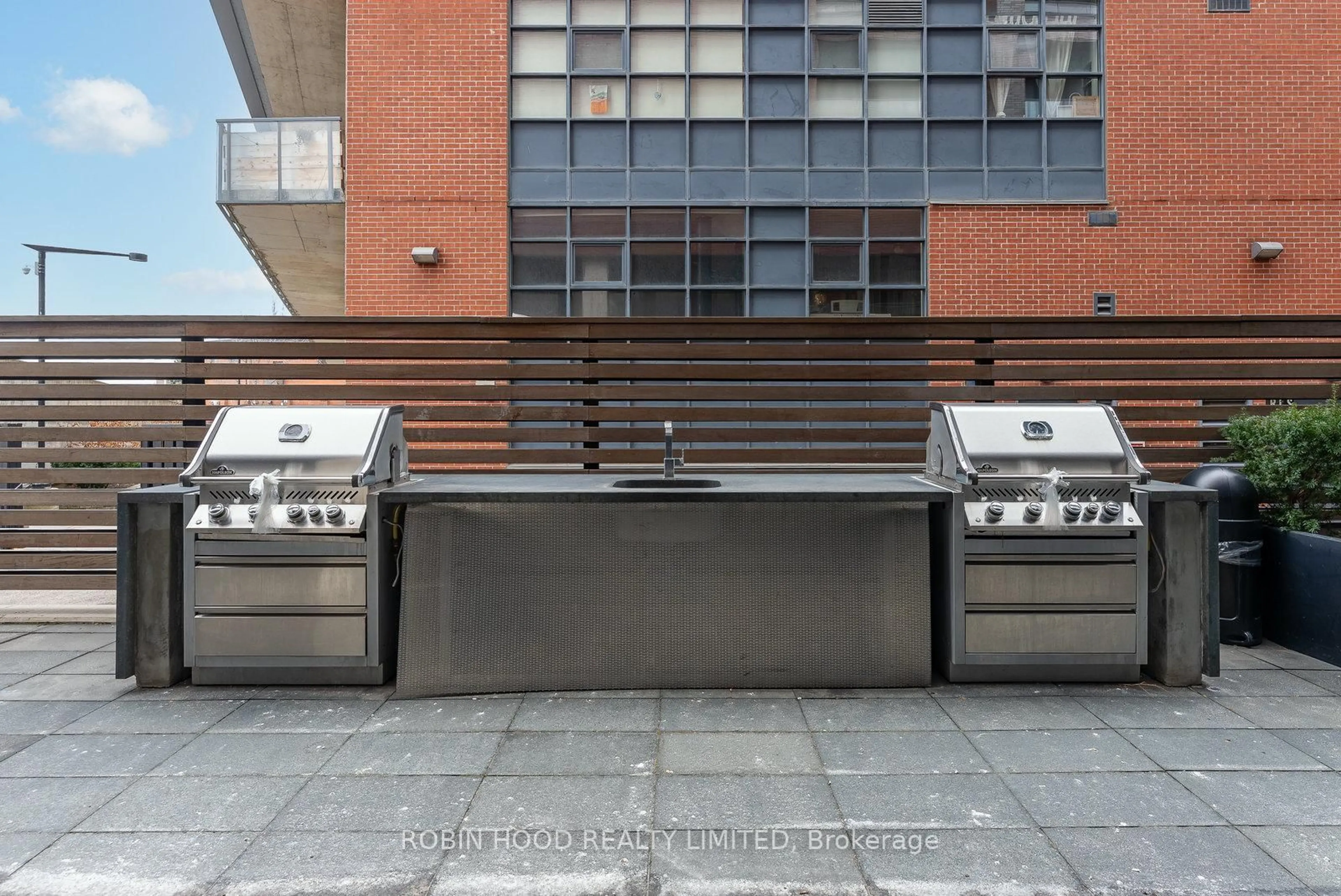 Patio, street for 383 Sorauren Ave #511, Toronto Ontario M6R 0A4