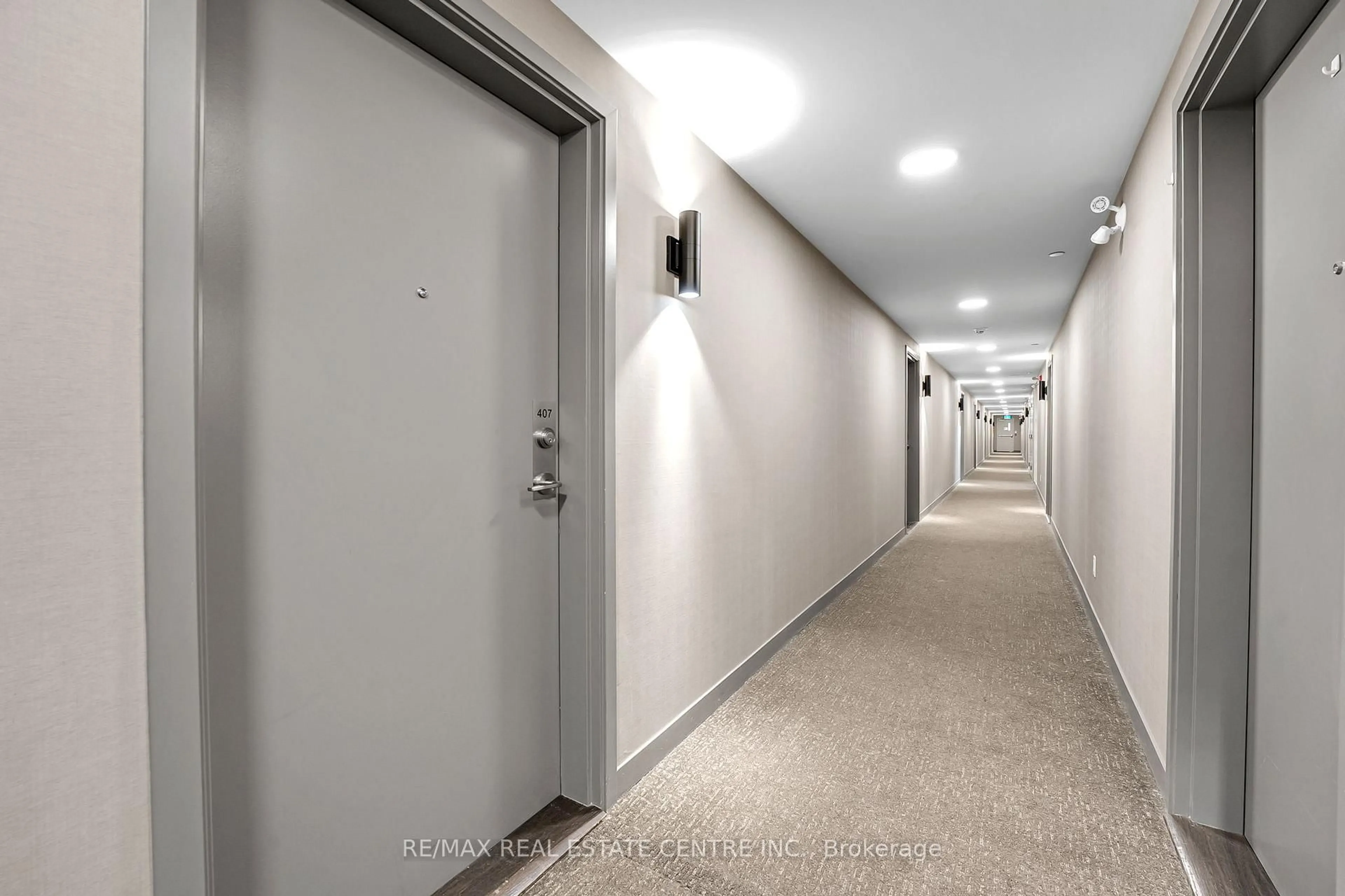 Indoor foyer for 62 Sky Harbour Dr #407, Brampton Ontario L6Y 6J2