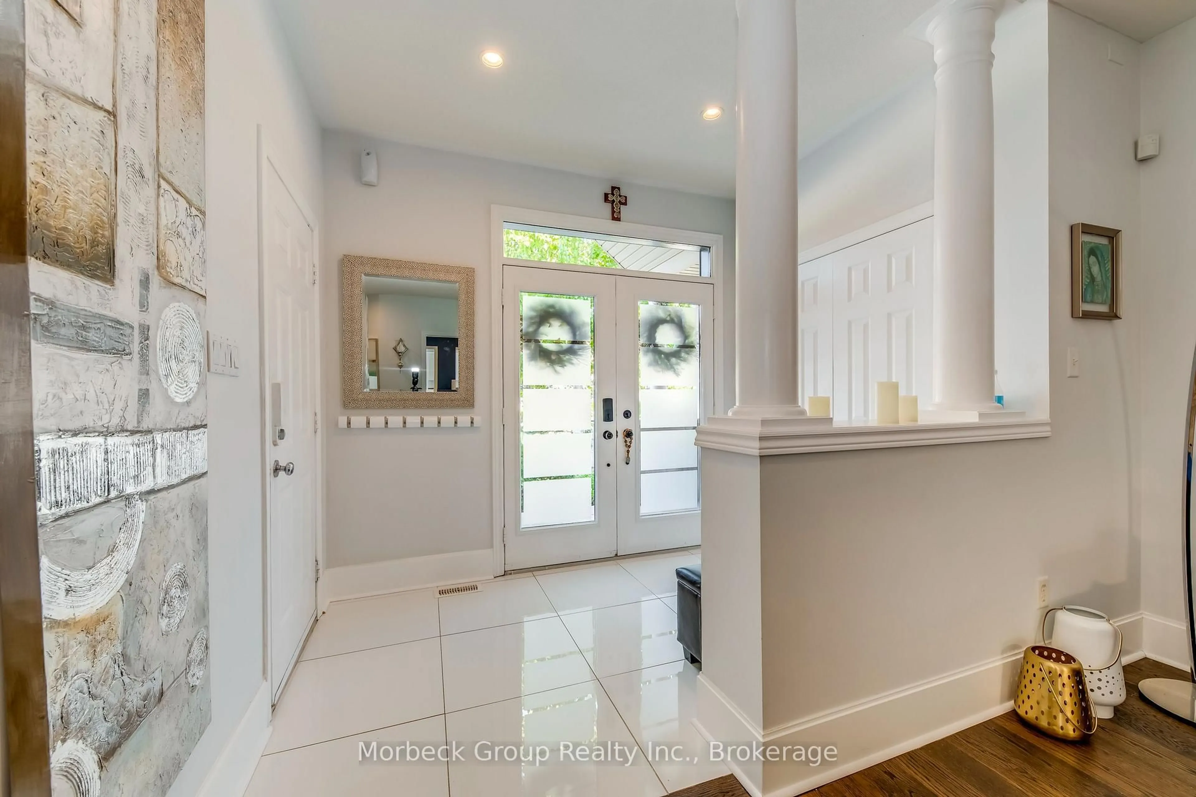 Indoor entryway for 1436 Gulledge Tr, Oakville Ontario L6M 3Z8