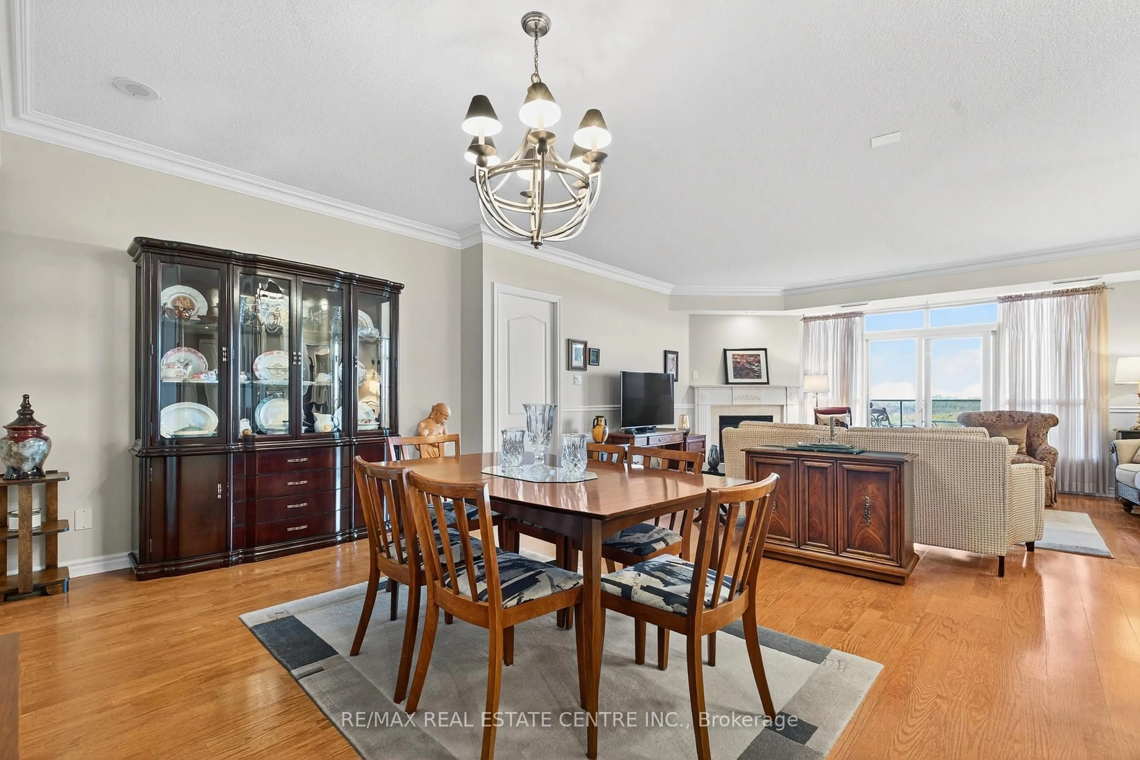 Dining room, unknown for 1900 The Collegeway #2207, Mississauga Ontario L5L 5Y8