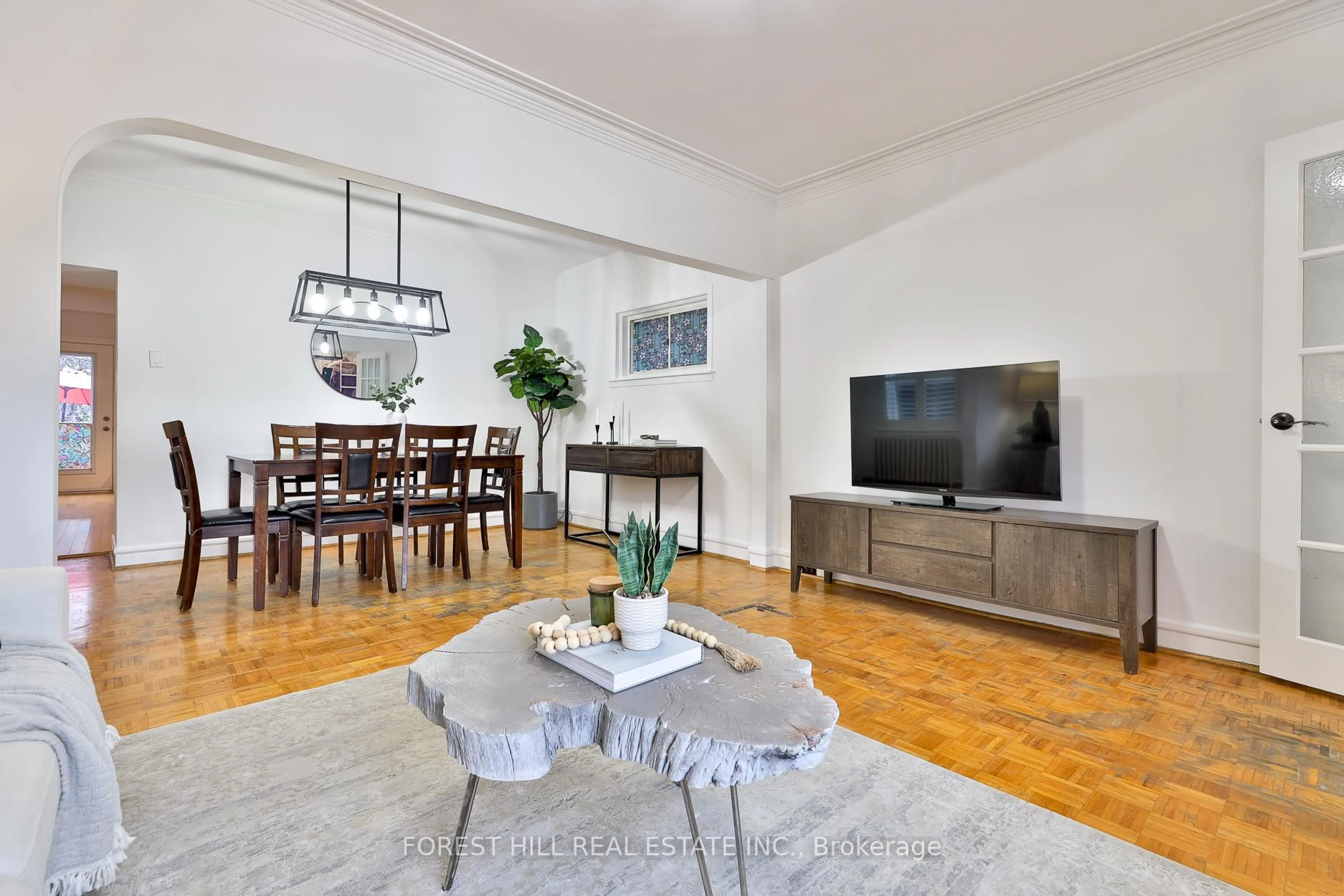 Living room with furniture, wood/laminate floor for 912 Briar Hill Ave, Toronto Ontario M6B 1M2