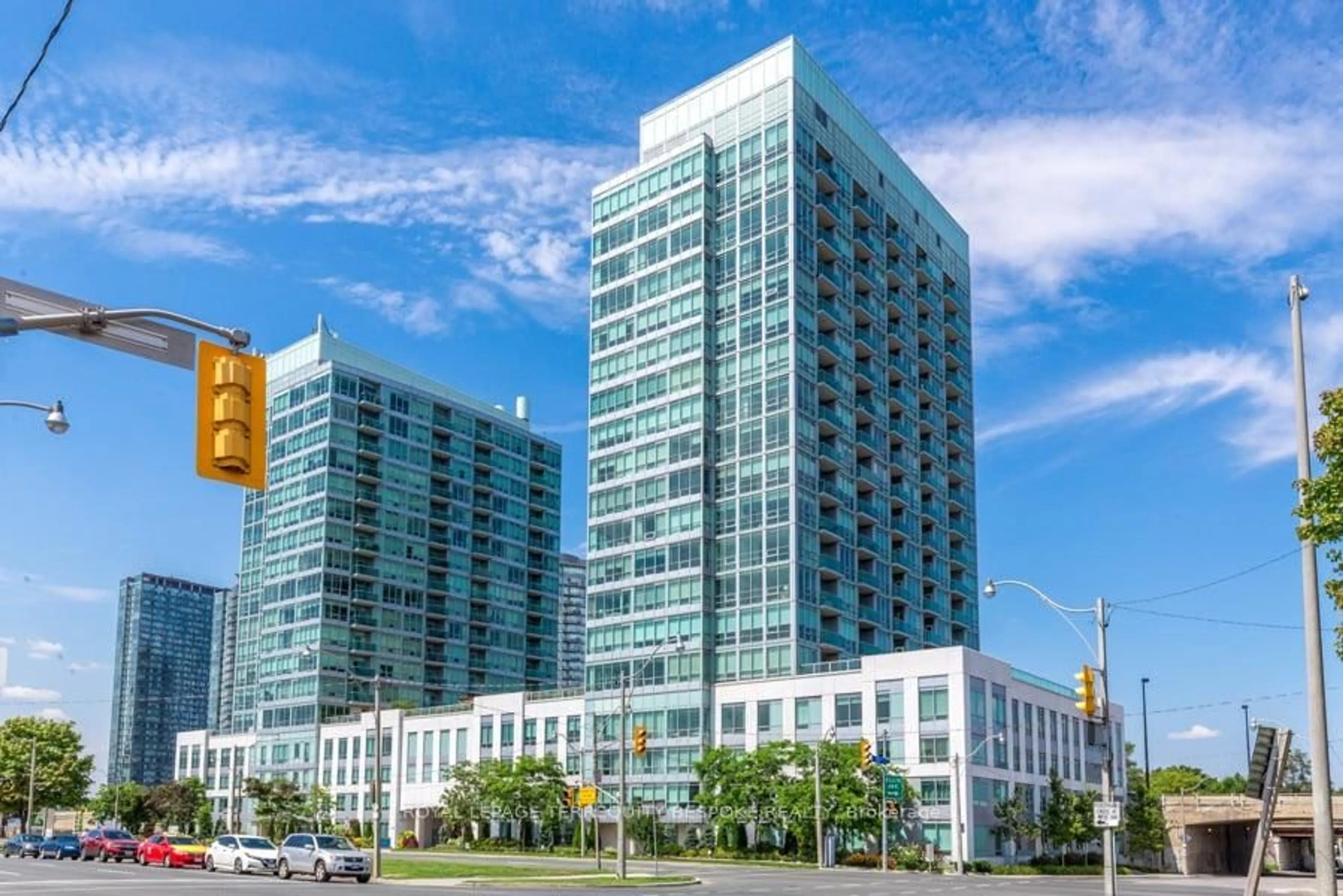 Indoor foyer for 1910 Lake Shore Blvd #906, Toronto Ontario M6S 1A2