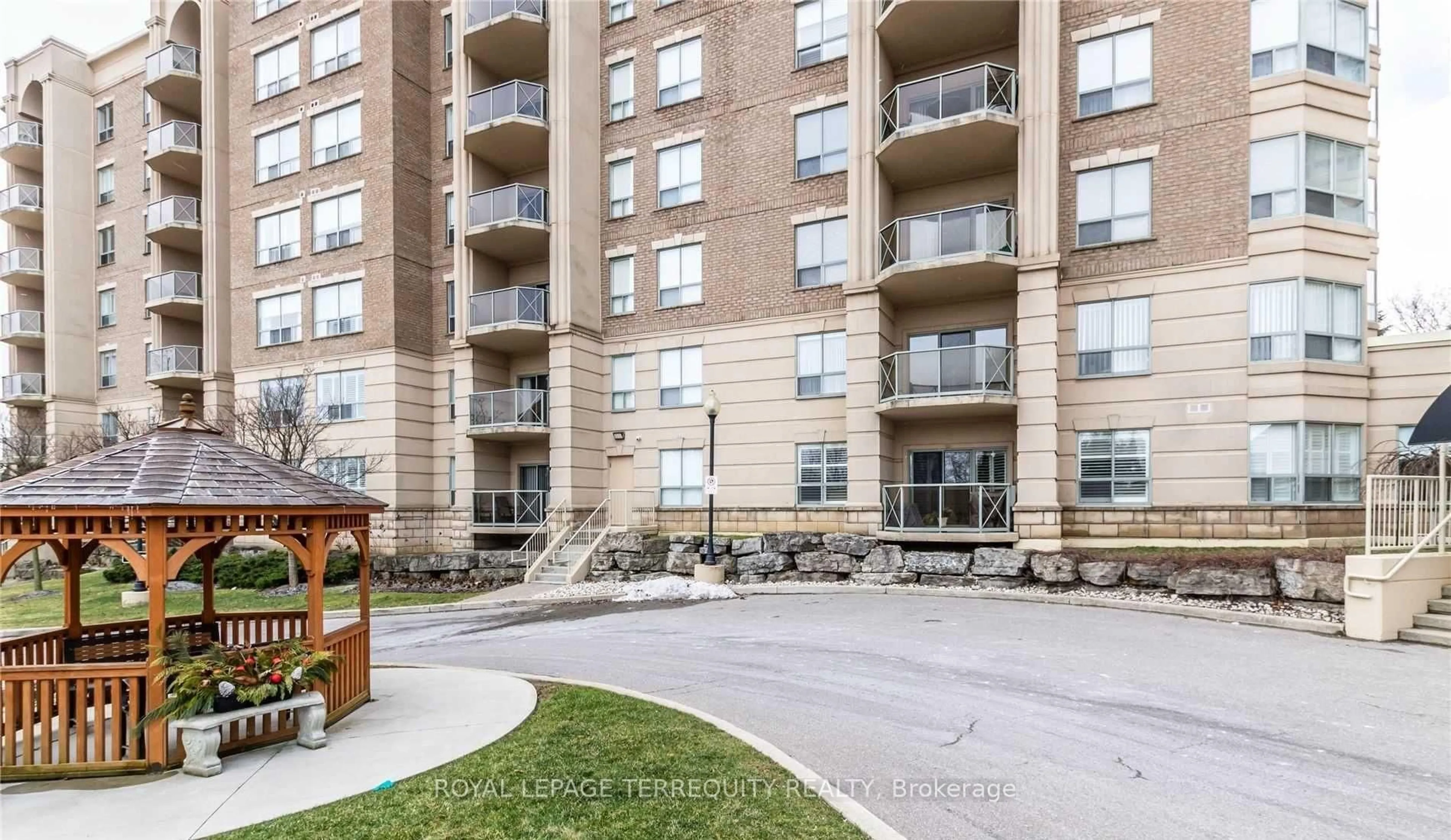 Patio, unknown for 2085 Amherst Heights Dr #212, Burlington Ontario L7P 5C2