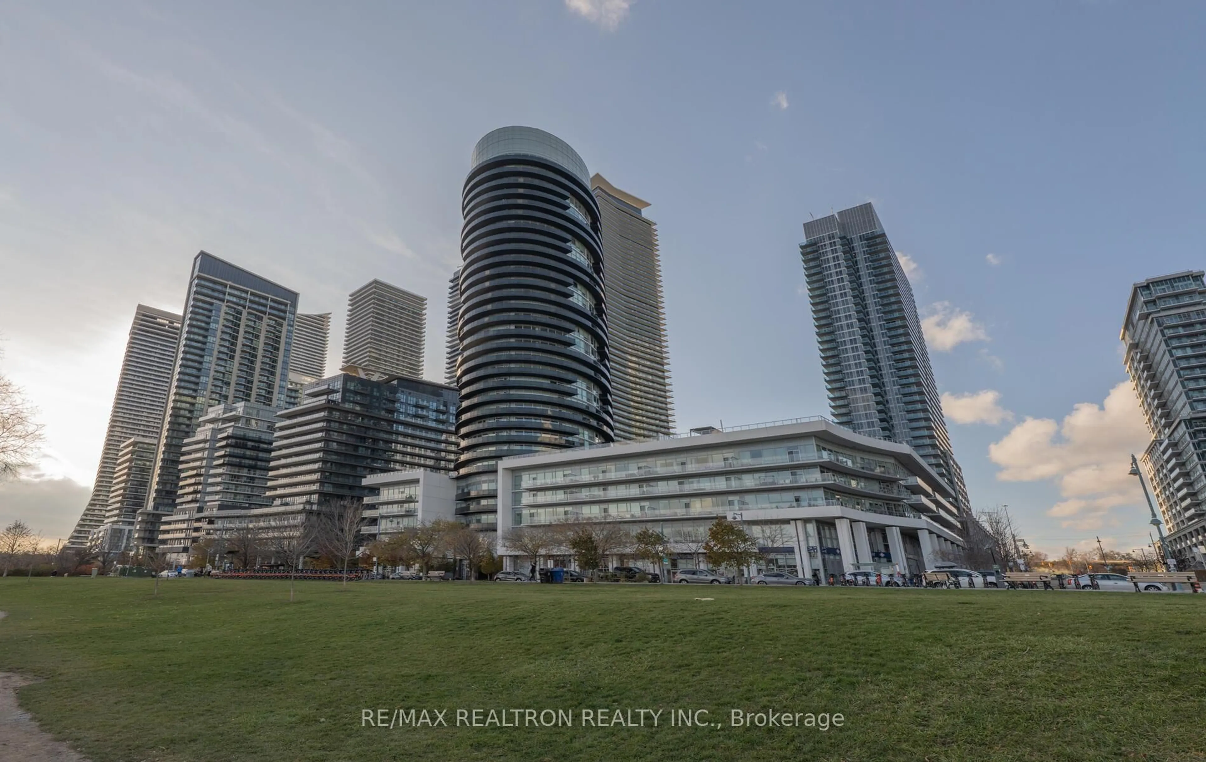 Blurry image for 80 Marine Parade Dr #1409, Toronto Ontario M8V 0A3
