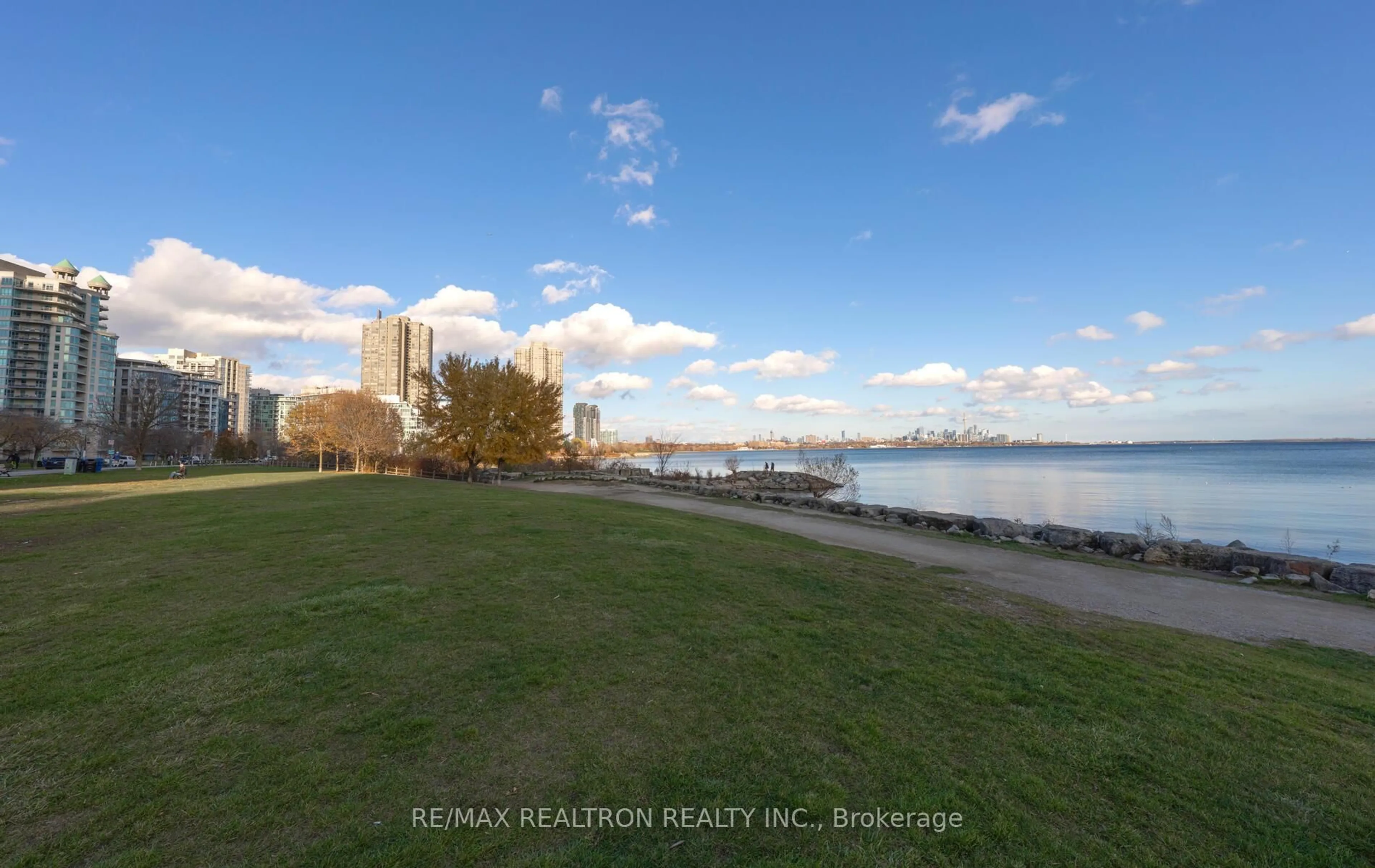 Blurry image for 80 Marine Parade Dr #1409, Toronto Ontario M8V 0A3
