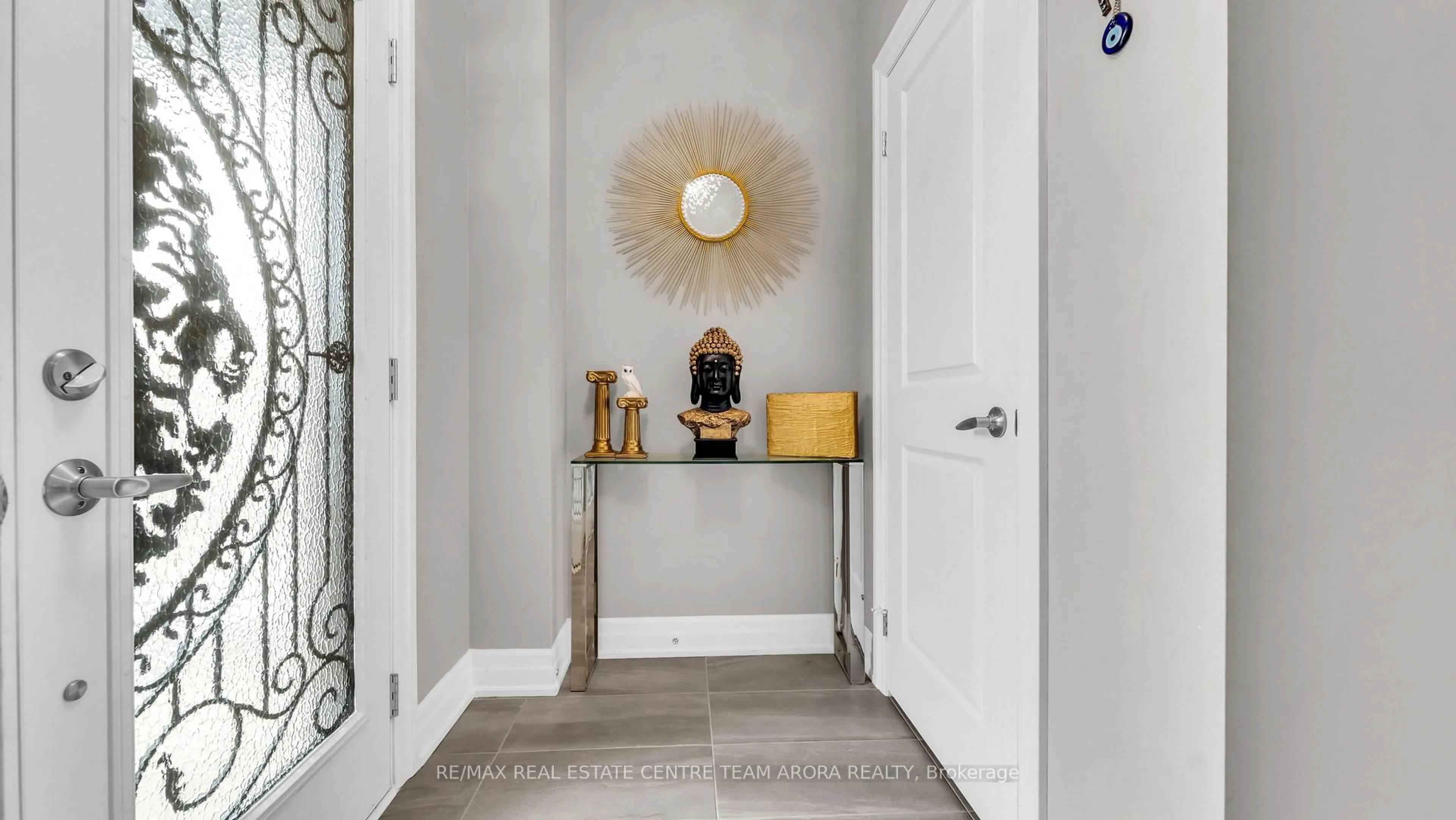 Indoor entryway for 28 Workgreen Pkwy, Brampton Ontario L6Y 6J5