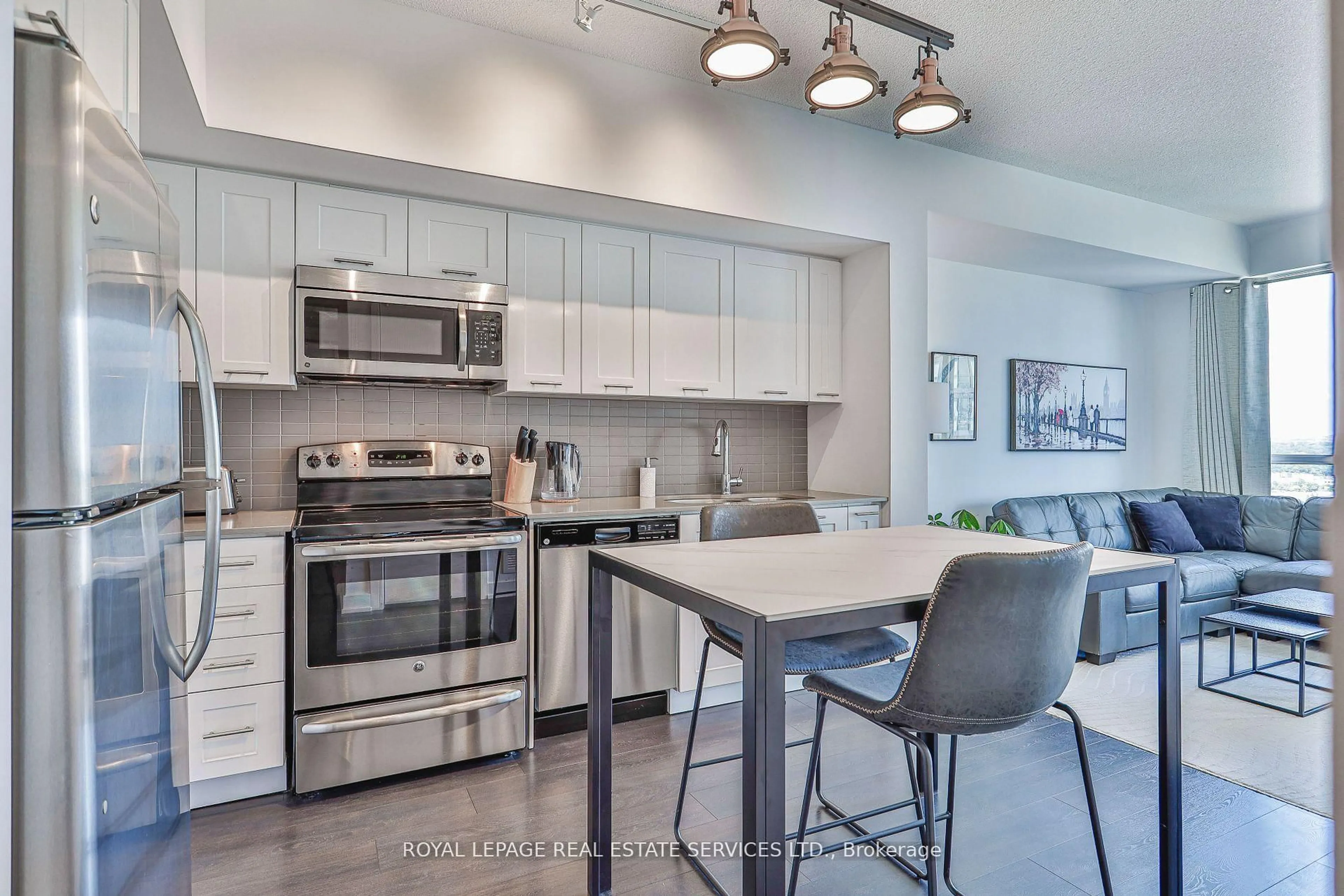 Open concept kitchen, unknown for 2212 Lake Shore Blvd #2310, Toronto Ontario M8V 0C2