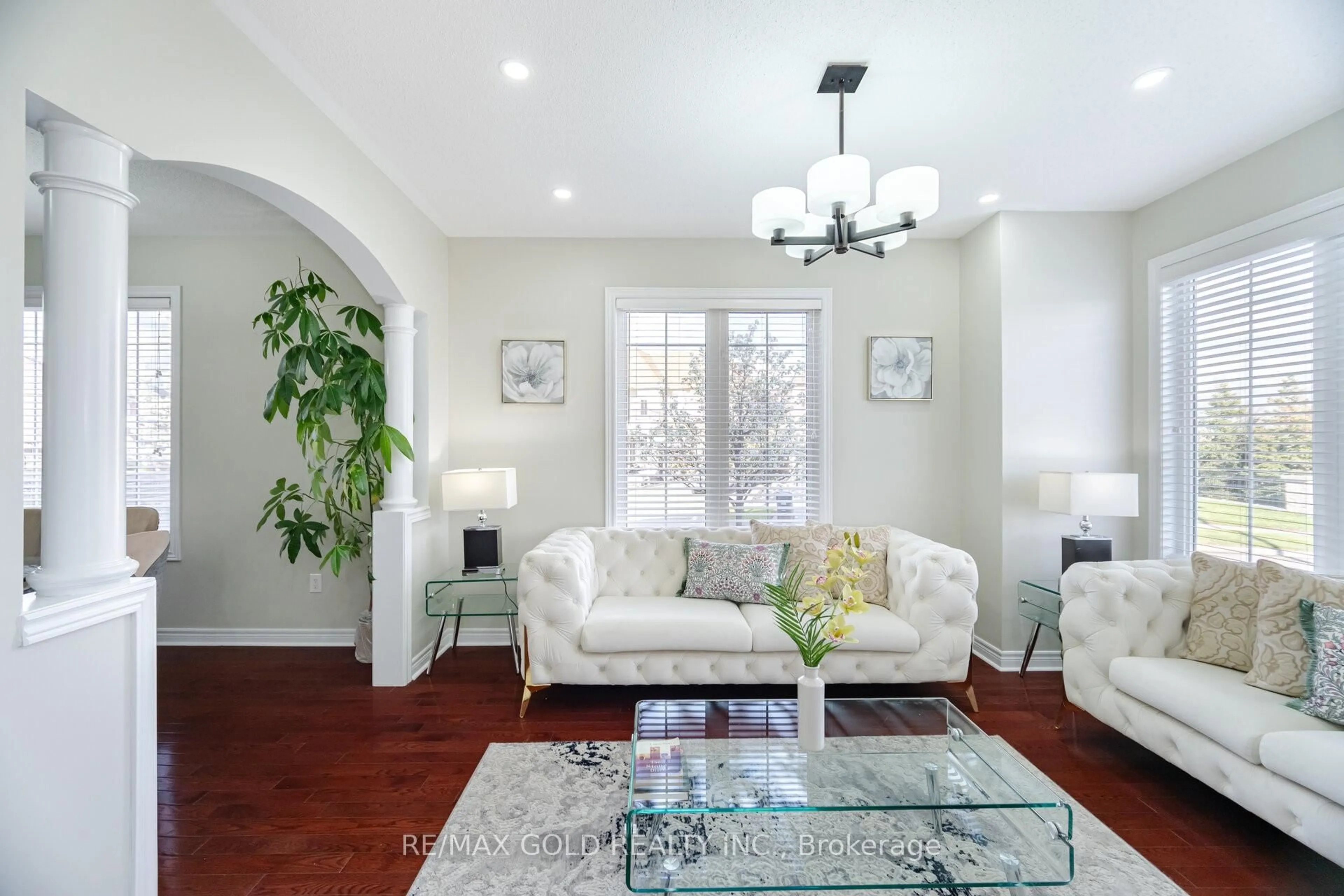 Living room with furniture, unknown for 4 Fanfare Pl, Brampton Ontario L6P 3E2