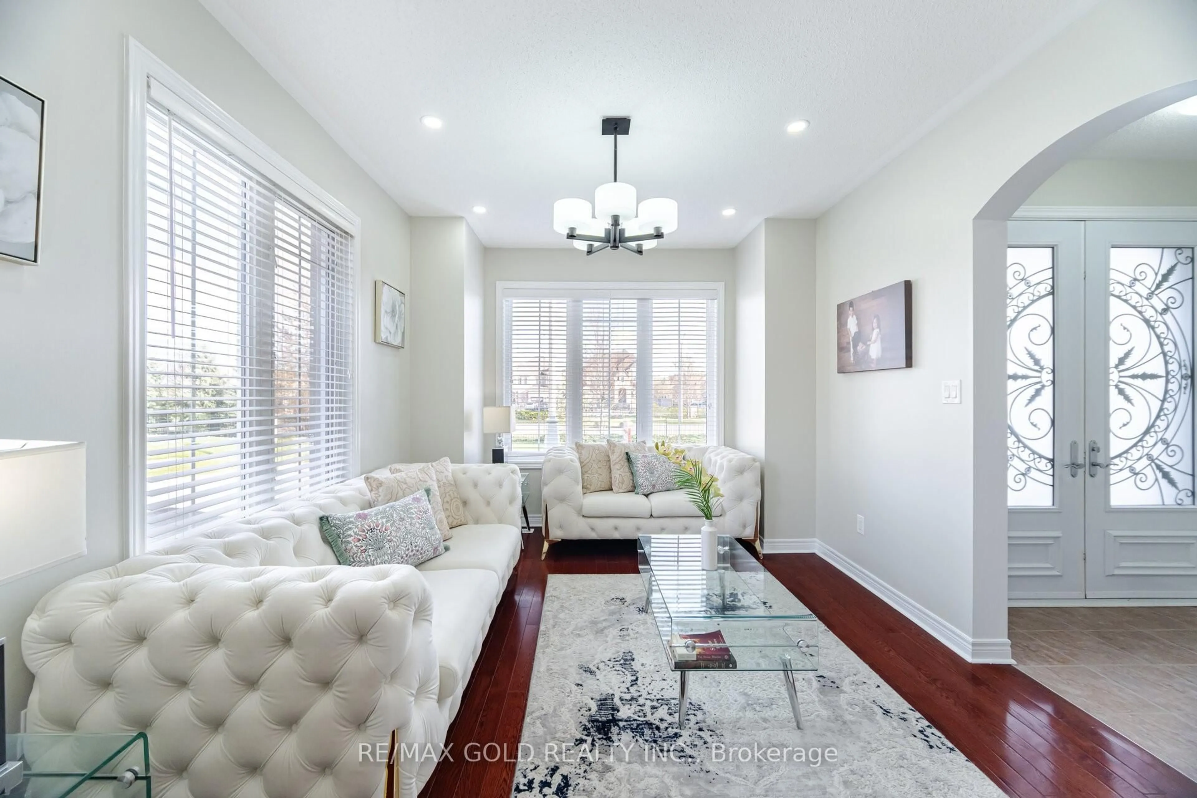 Living room with furniture, unknown for 4 Fanfare Pl, Brampton Ontario L6P 3E2