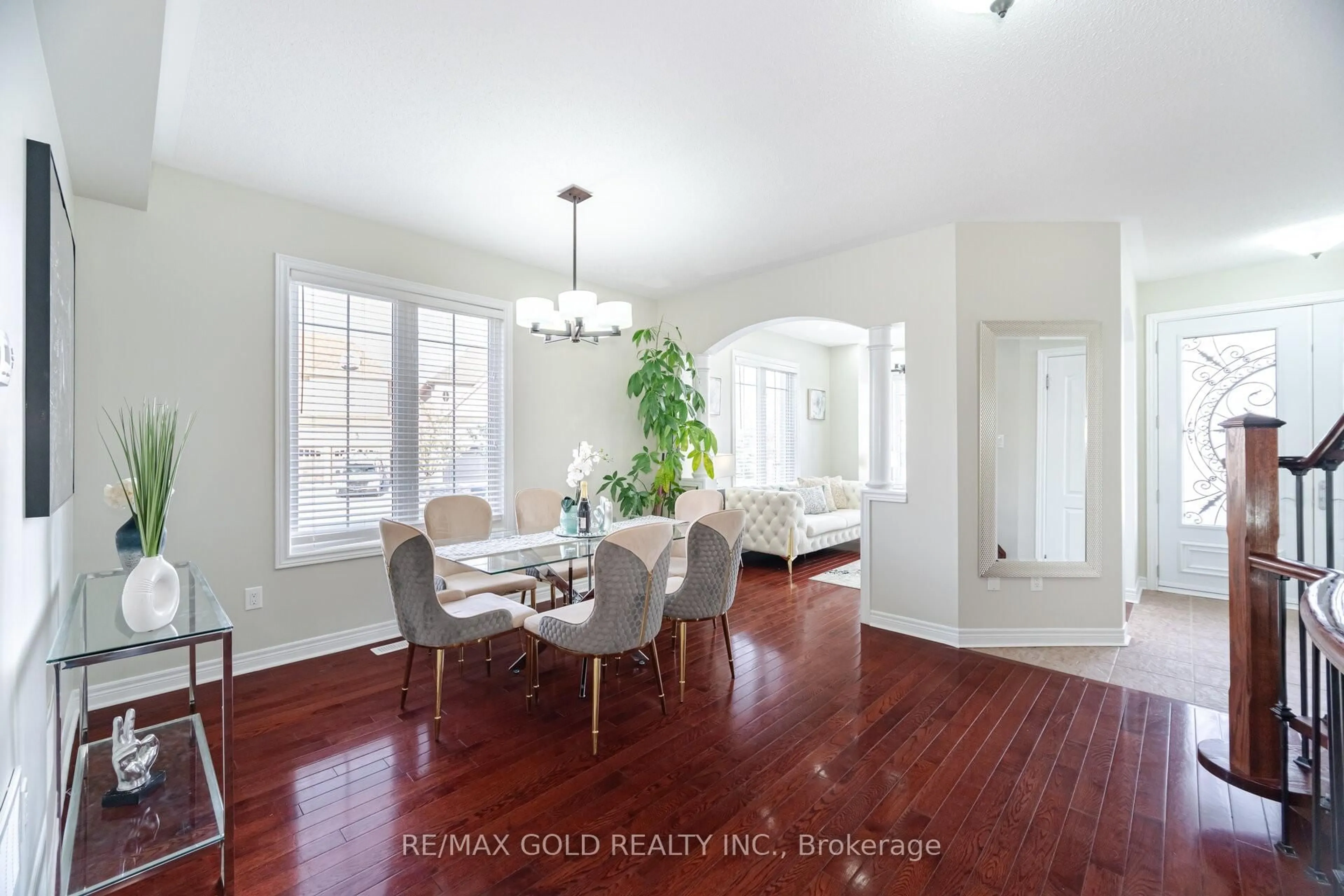 Dining room, wood/laminate floor for 4 Fanfare Pl, Brampton Ontario L6P 3E2