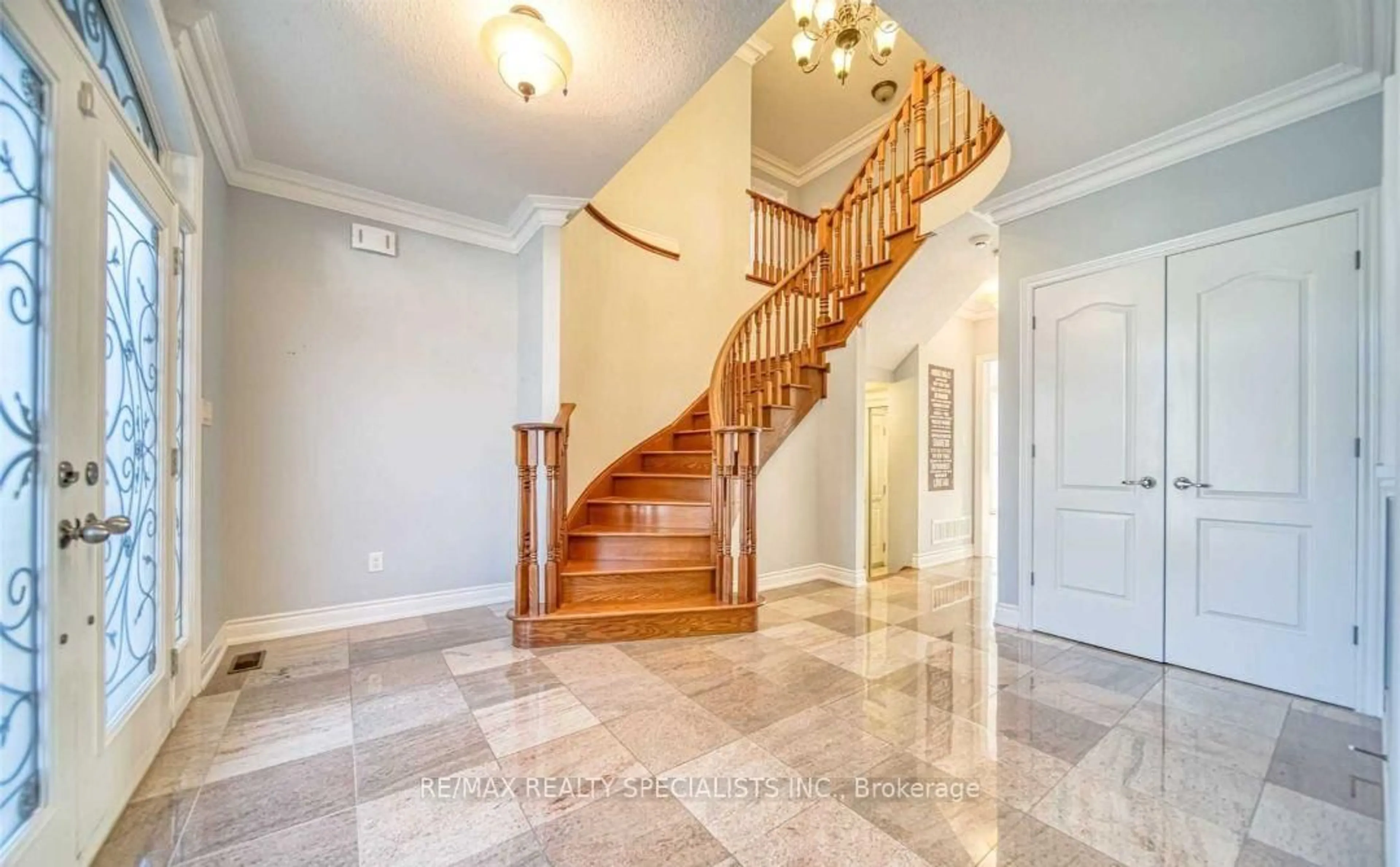 Unknown for 2239 Devonshire Cres, Oakville Ontario L6M 4T5