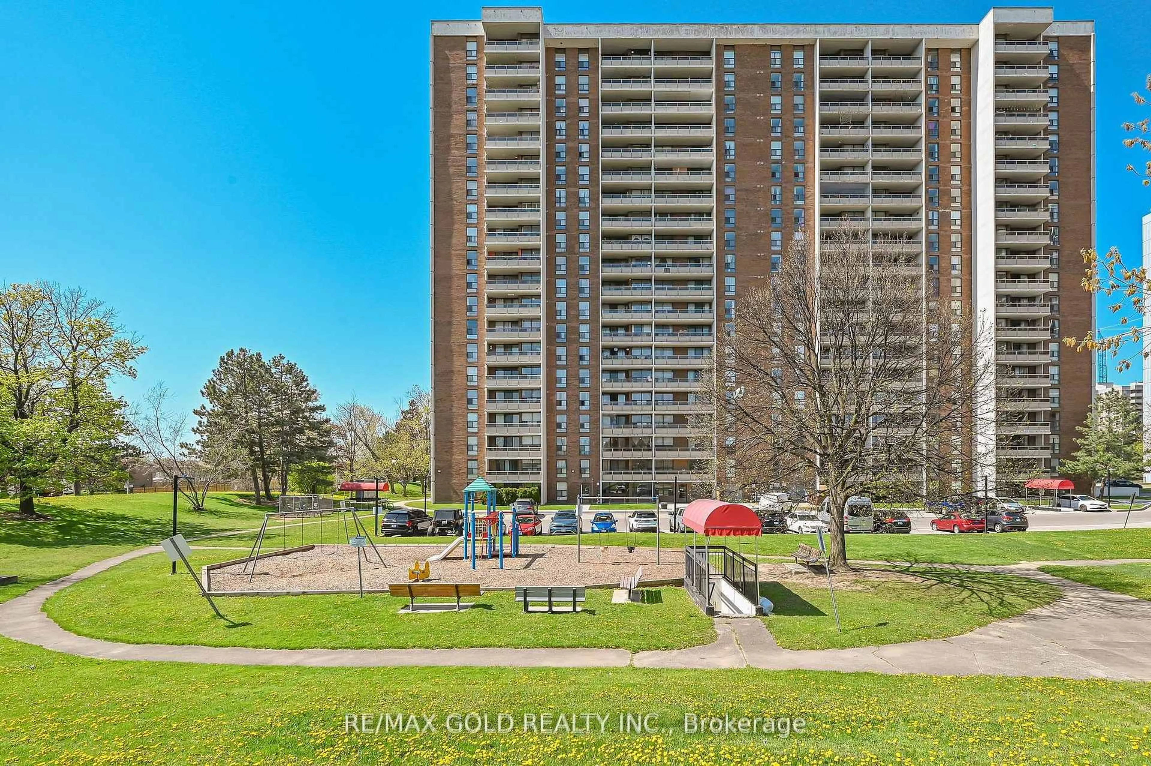 A pic from outside/outdoor area/front of a property/back of a property/a pic from drone, water/lake/river/ocean view for 4 Kings Cross Rd #1807, Brampton Ontario L6T 3X8