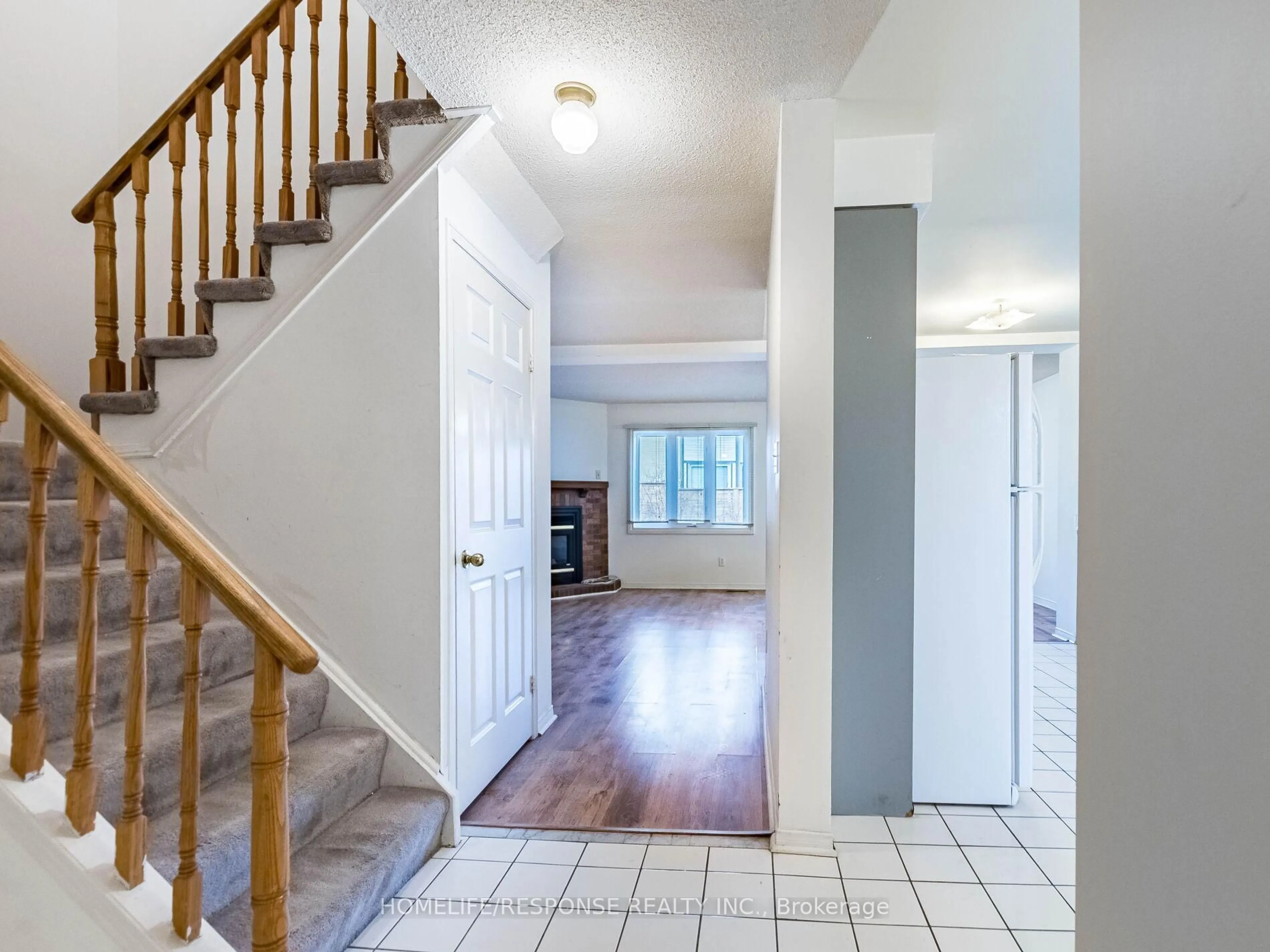 Indoor entryway for 2275 Credit Valley Rd #78, Mississauga Ontario L5M 4N5