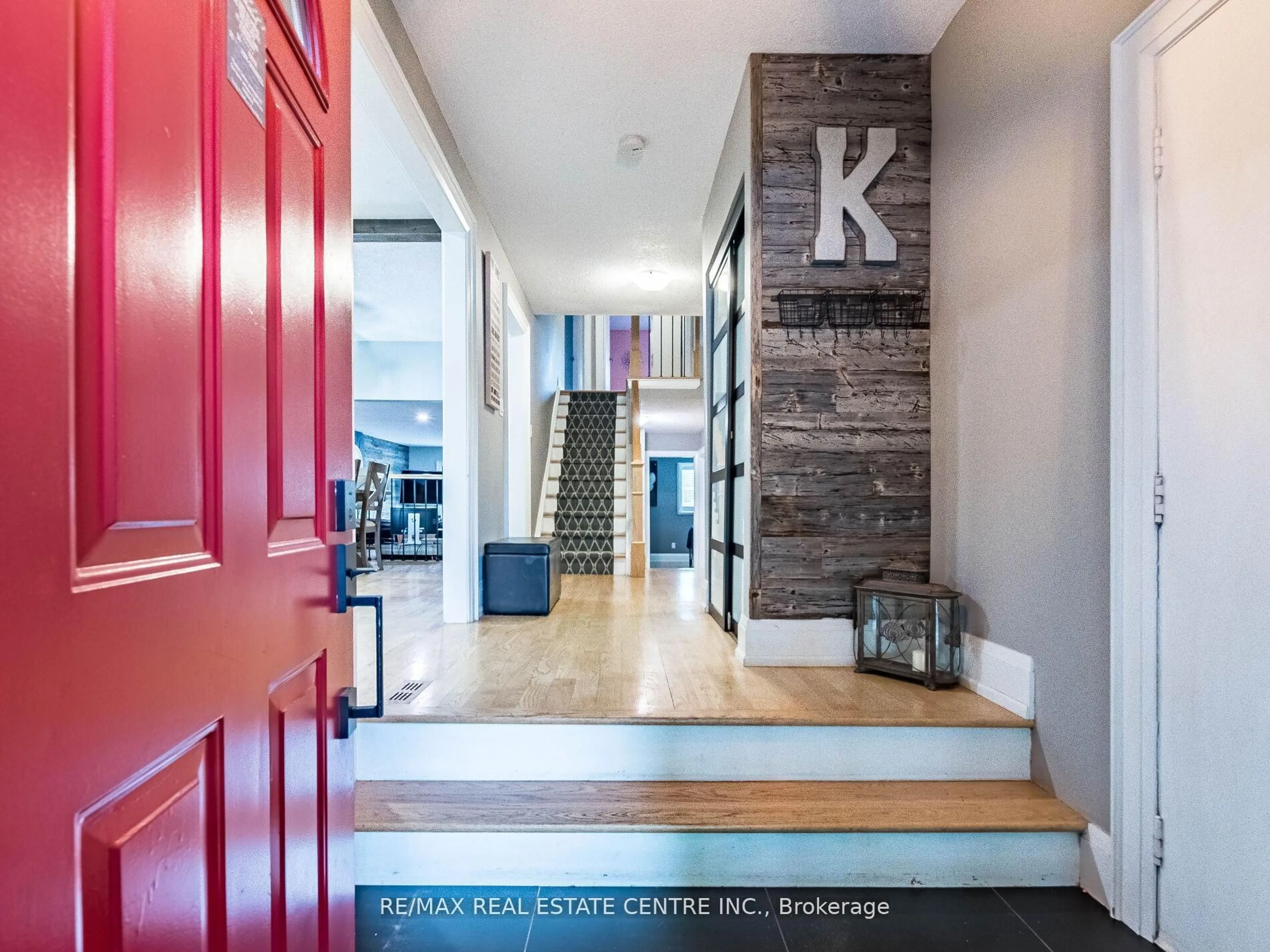 Indoor entryway for 678 Harrison Rd, Milton Ontario L9T 4S9