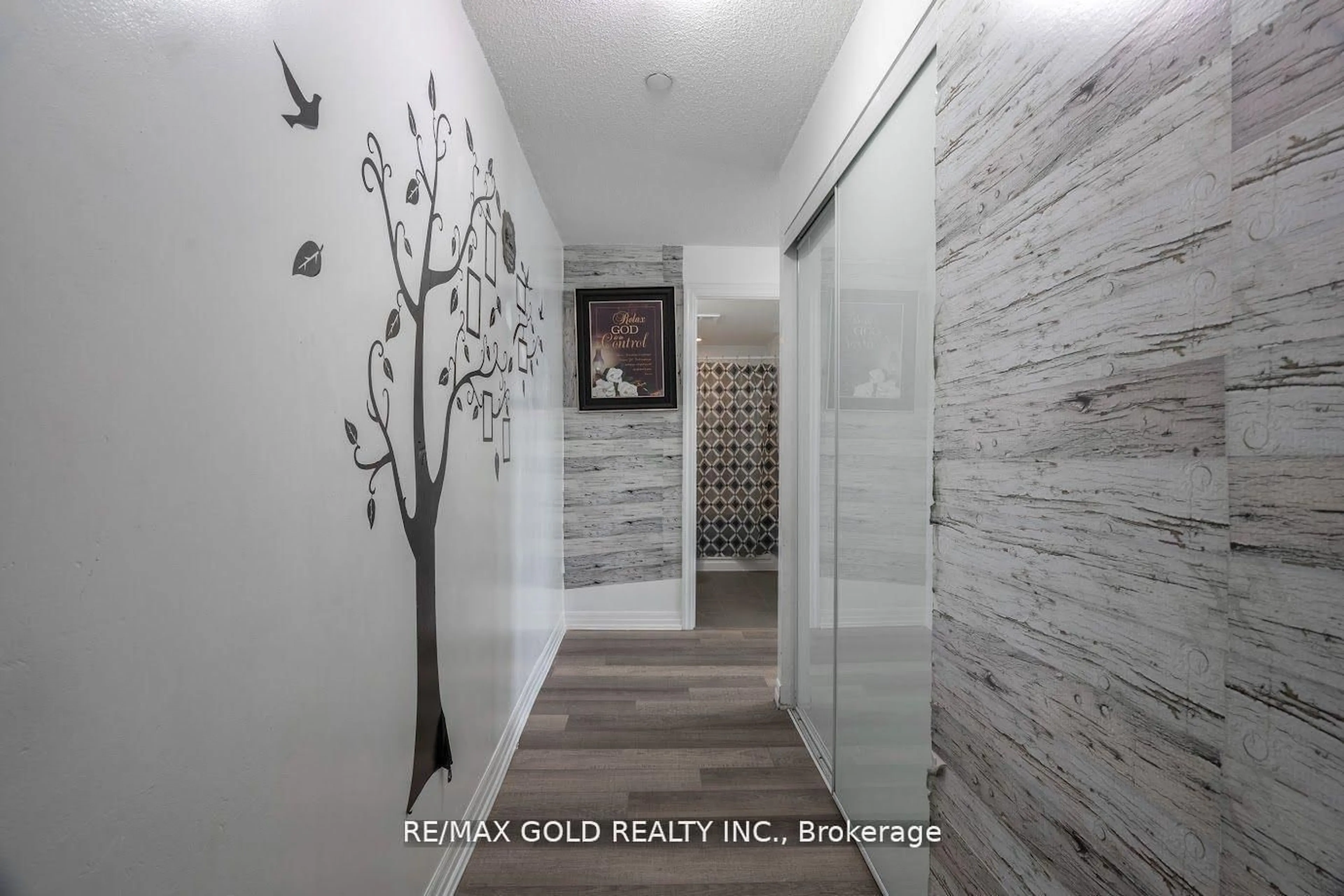 Indoor entryway for 80 Esther Lorrie Dr #1105, Toronto Ontario M9W 0C6