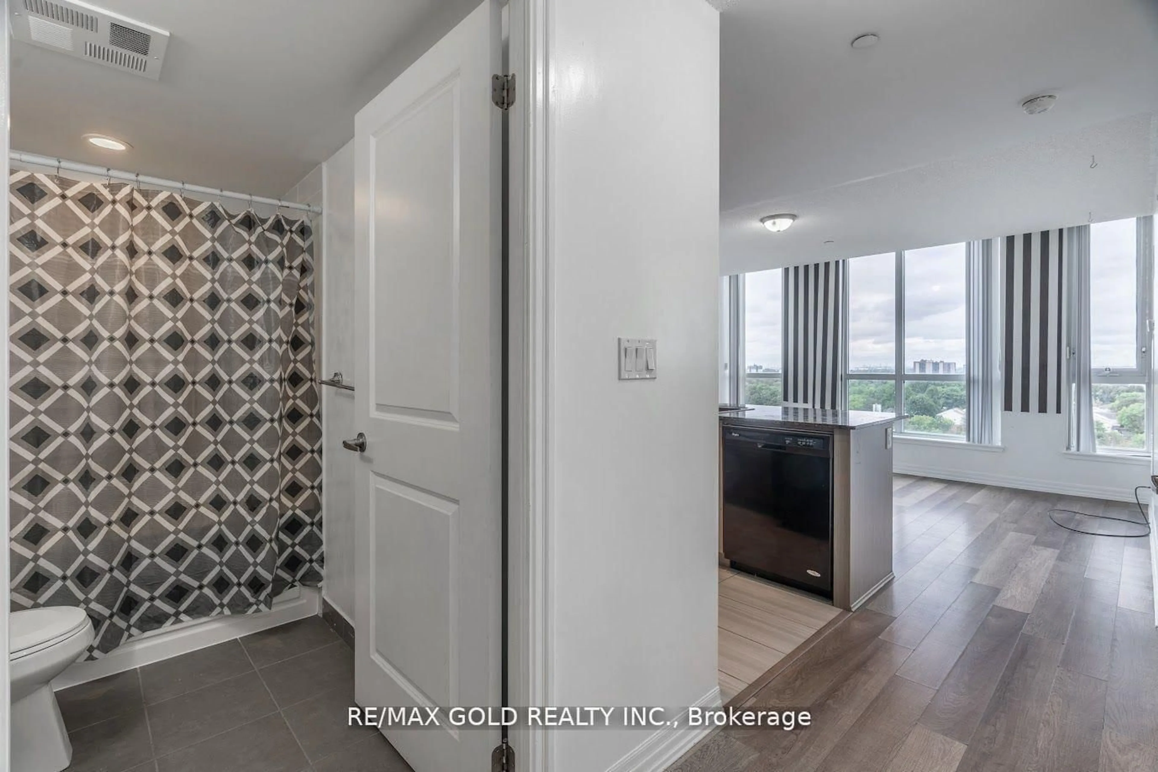 Indoor entryway for 80 Esther Lorrie Dr #1105, Toronto Ontario M9W 0C6