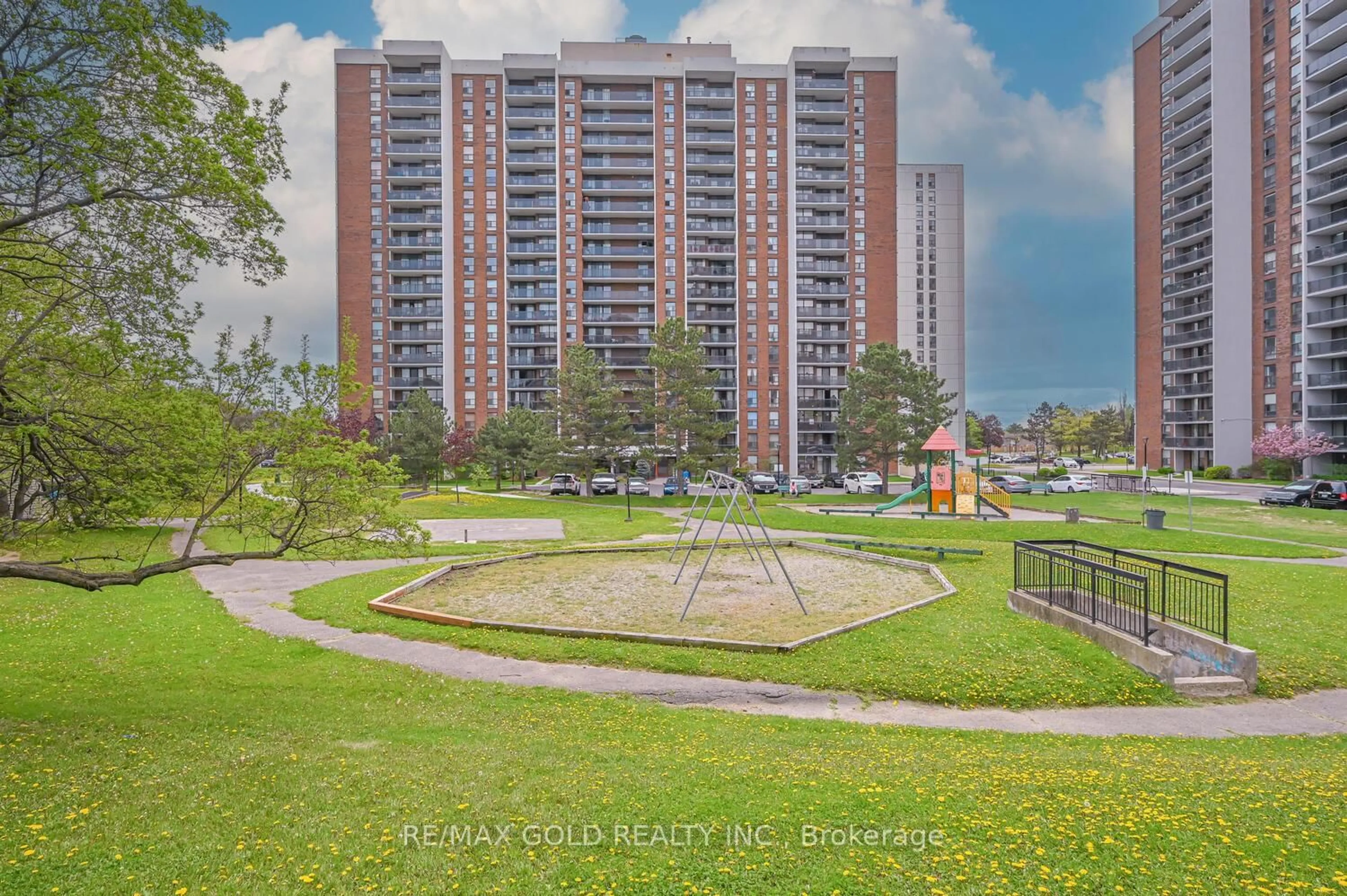 A pic from outside/outdoor area/front of a property/back of a property/a pic from drone, city buildings view from balcony for 21 Knightsbridge Rd #403, Brampton Ontario L6T 3Y1
