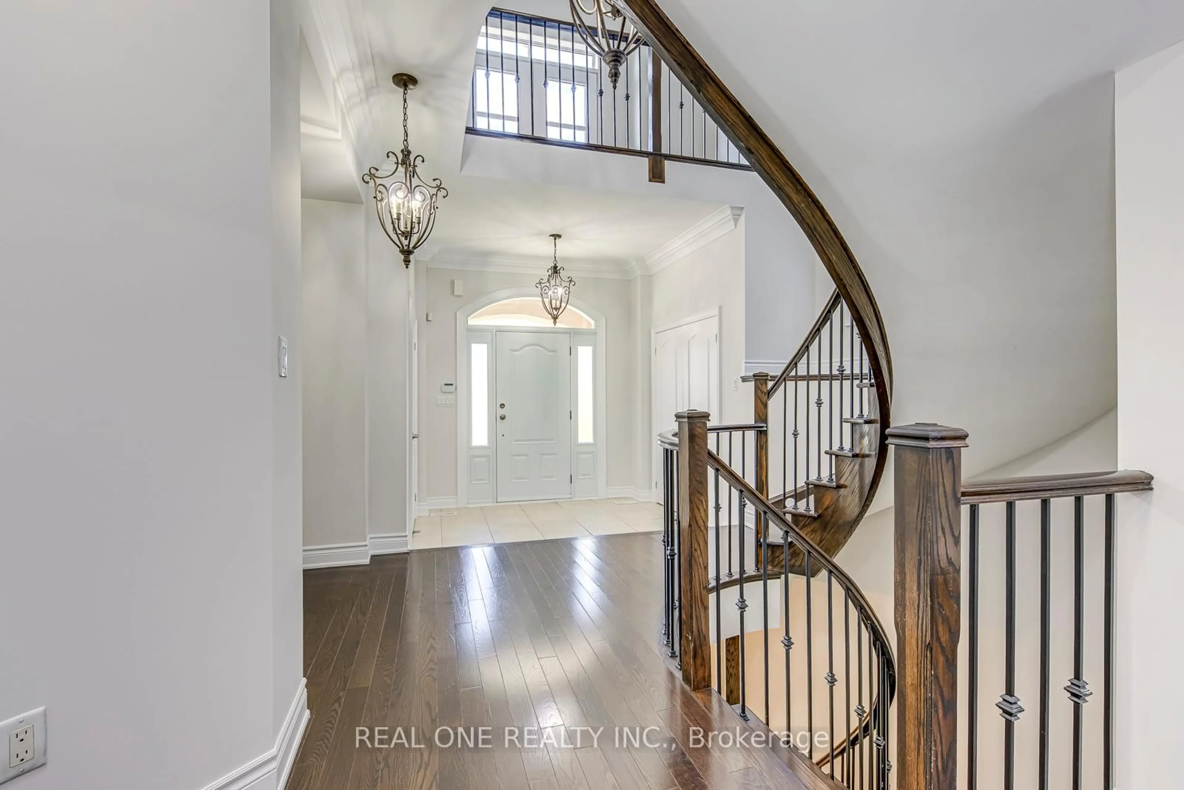 Indoor entryway for 1342 Kestell Blvd, Oakville Ontario L6H 0C8