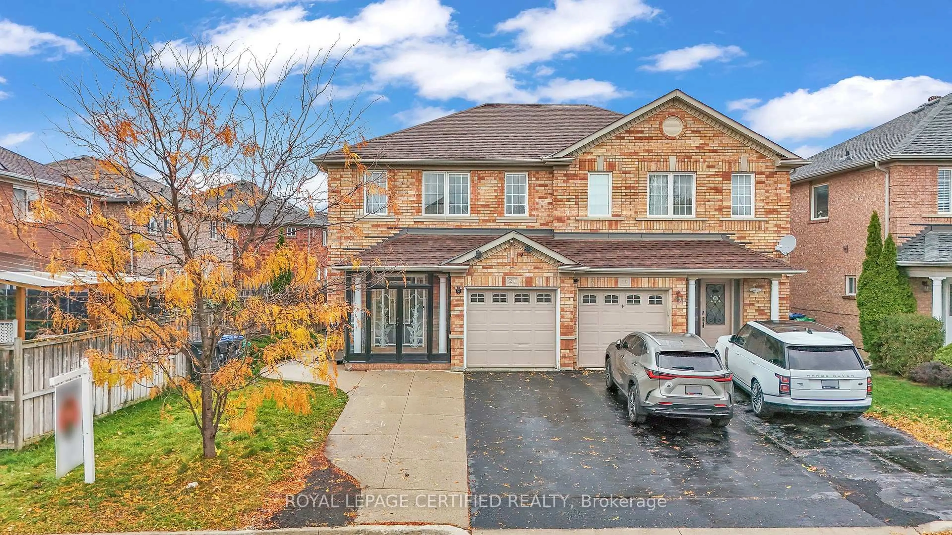 Home with brick exterior material, street for 21 Dunure Cres, Brampton Ontario L7A 2Y5