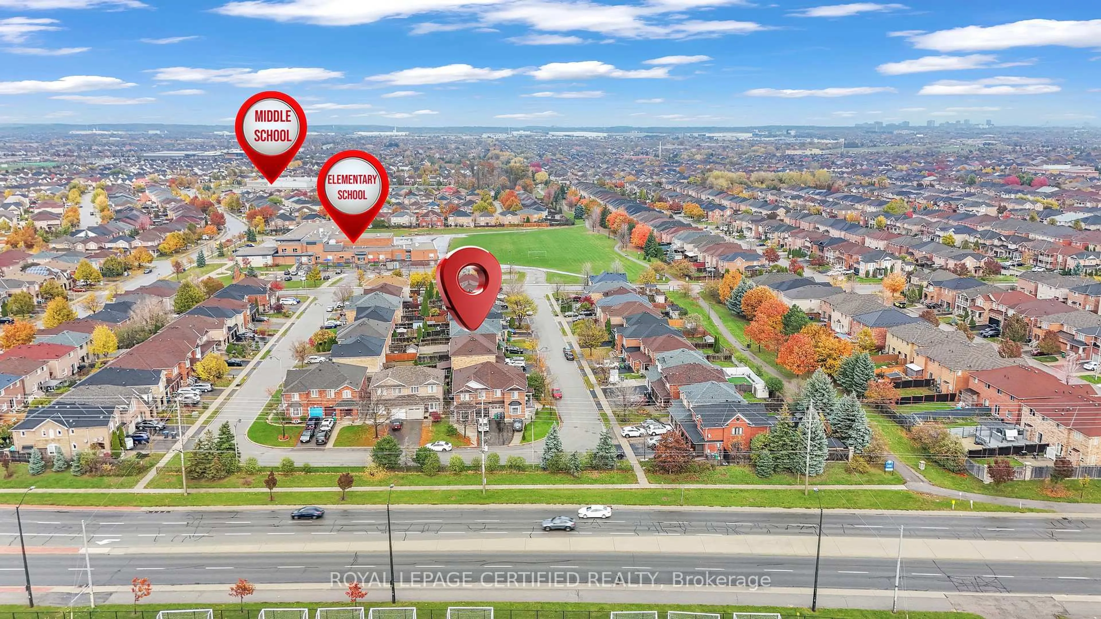 A pic from outside/outdoor area/front of a property/back of a property/a pic from drone, street for 21 Dunure Cres, Brampton Ontario L7A 2Y5