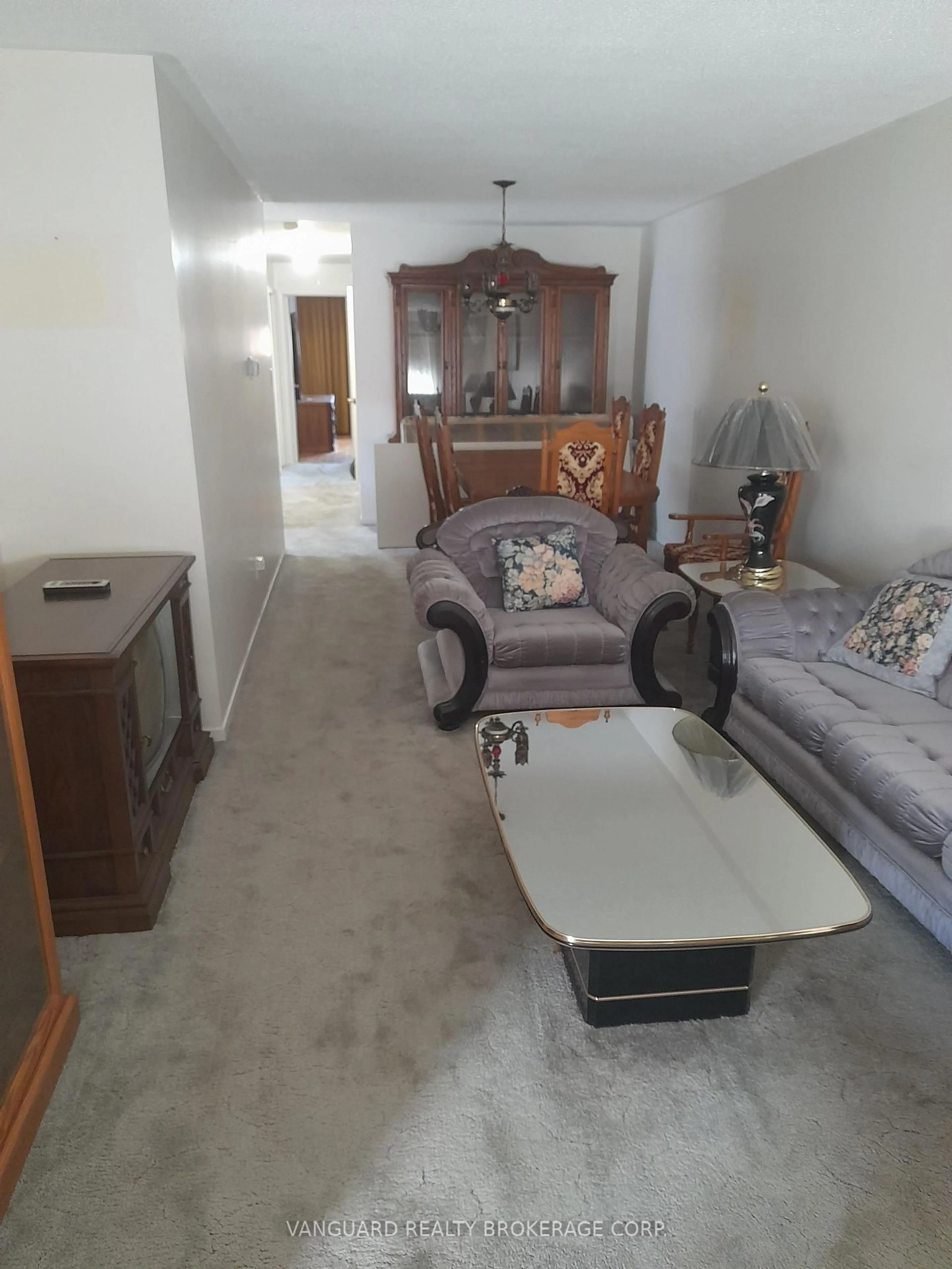Living room with furniture, unknown for 3485 Chipley Cres, Mississauga Ontario L4T 2E3