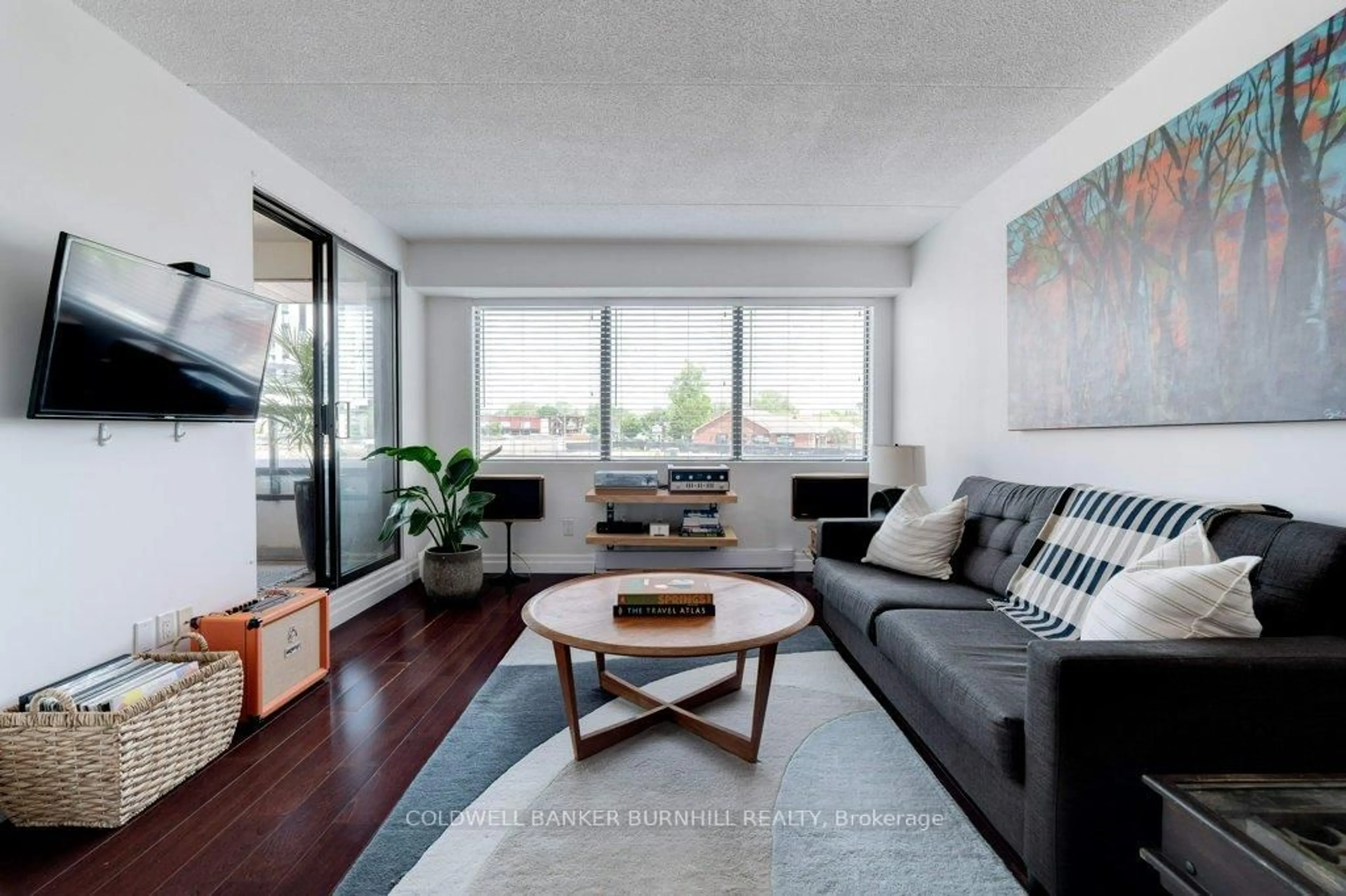 Living room with furniture, wood/laminate floor for 100 Bronte Rd #214, Oakville Ontario L6L 6L5