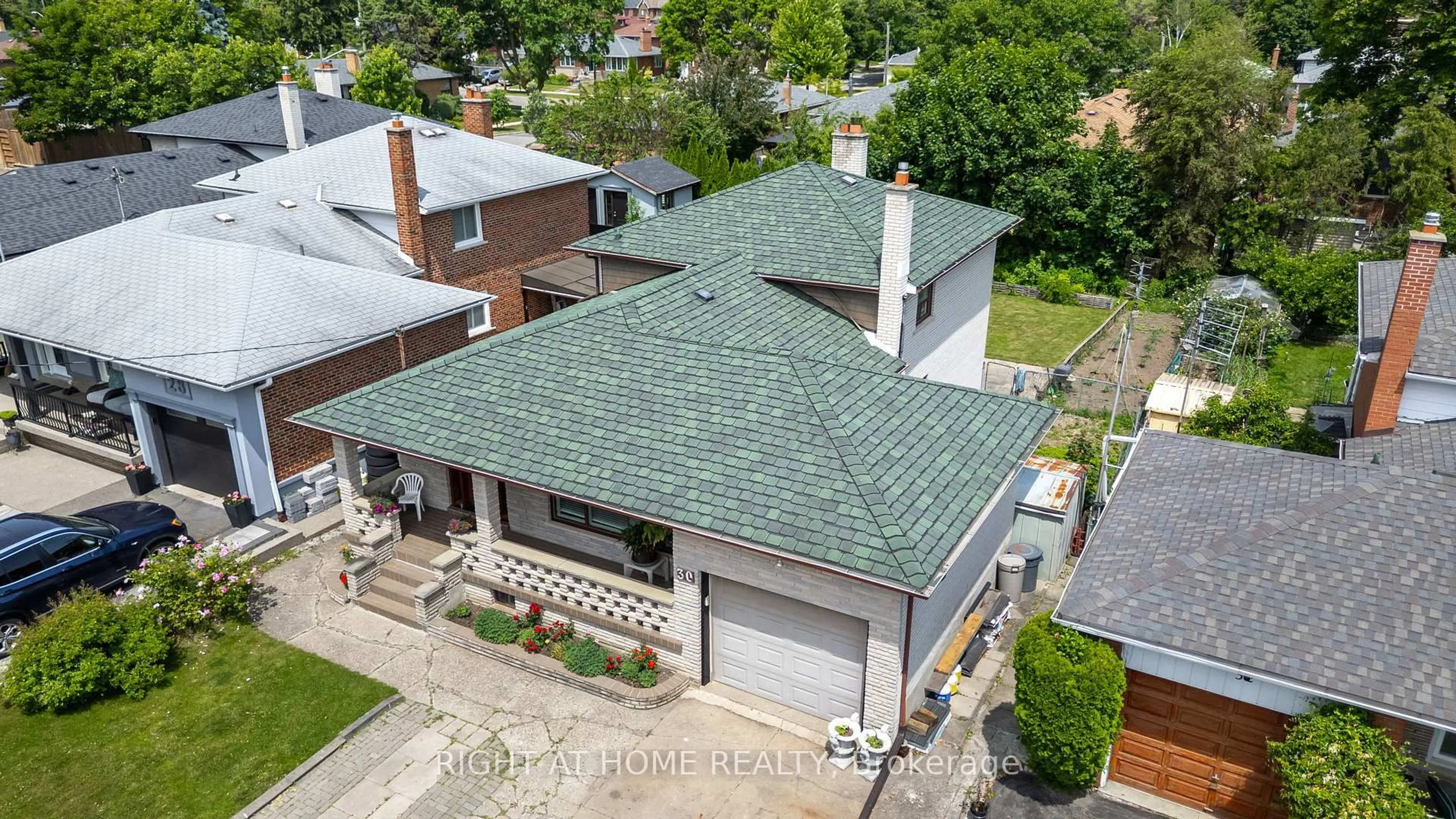 A pic from outside/outdoor area/front of a property/back of a property/a pic from drone, unknown for 30 Hawthorne Rd, Toronto Ontario M9R 1P3