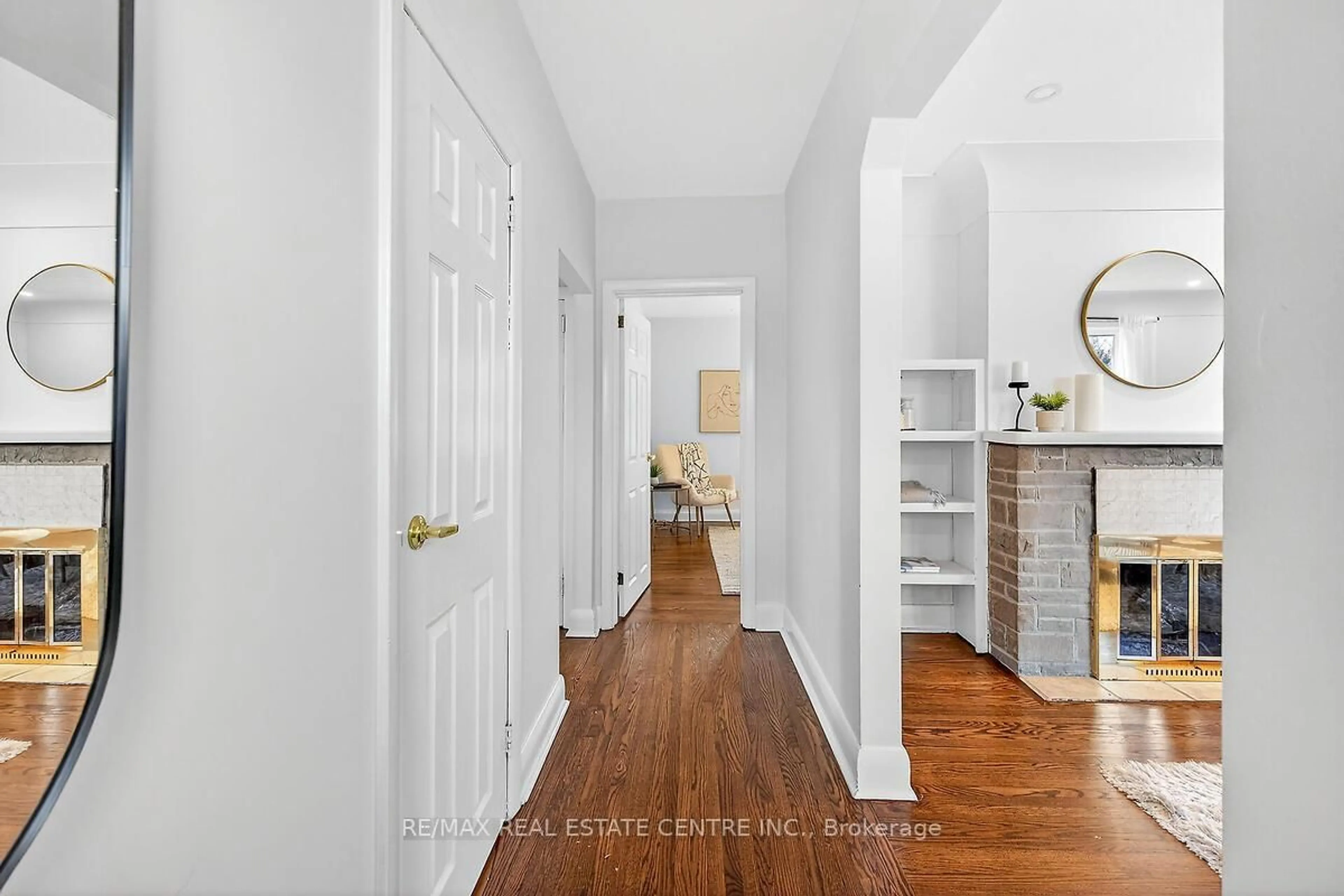 Indoor entryway for 610 Guelph Line, Burlington Ontario L7R 3M4