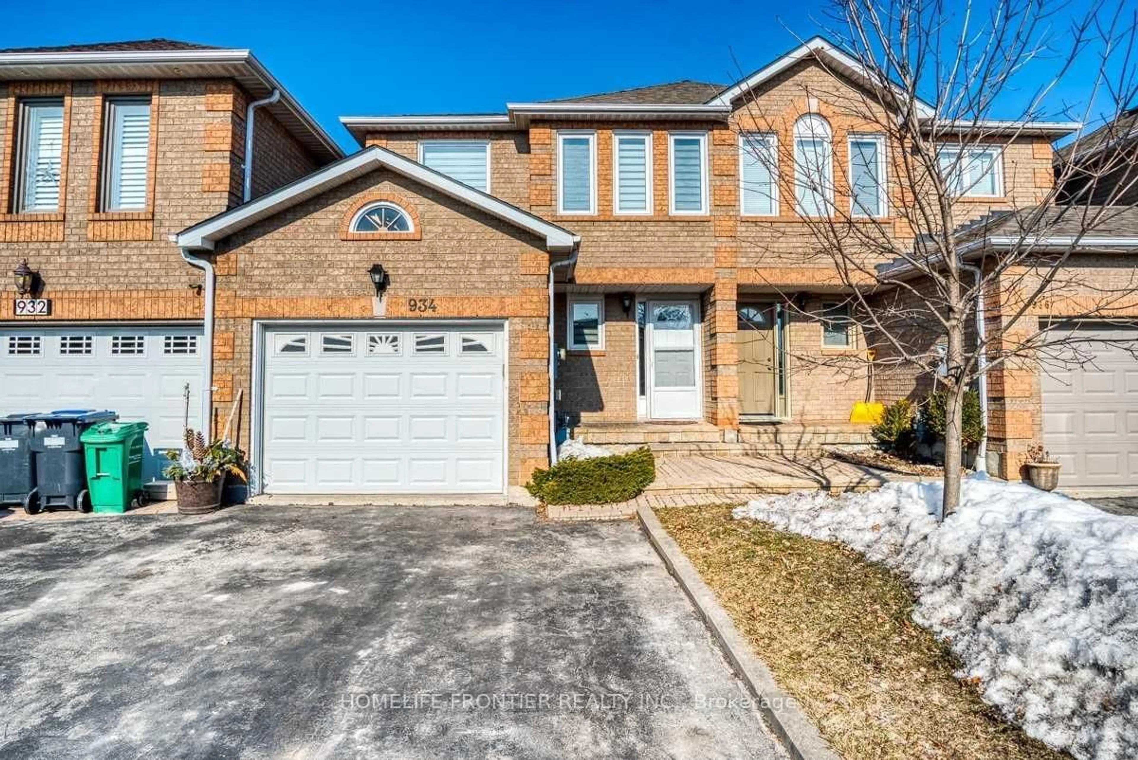 Home with brick exterior material, street for 934 Cardington St, Mississauga Ontario L5V 1Z8