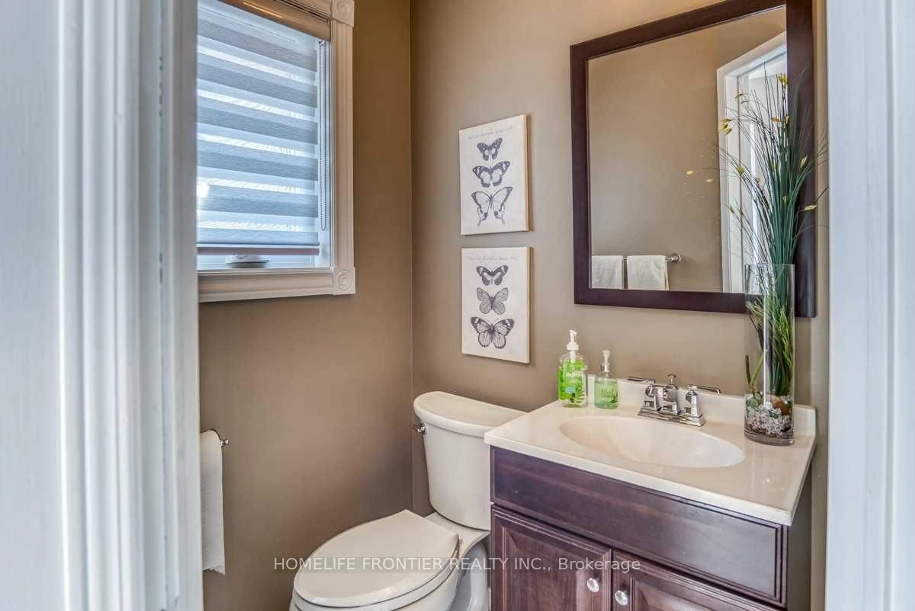 Contemporary bathroom, ceramic/tile floor for 934 Cardington St, Mississauga Ontario L5V 1Z8