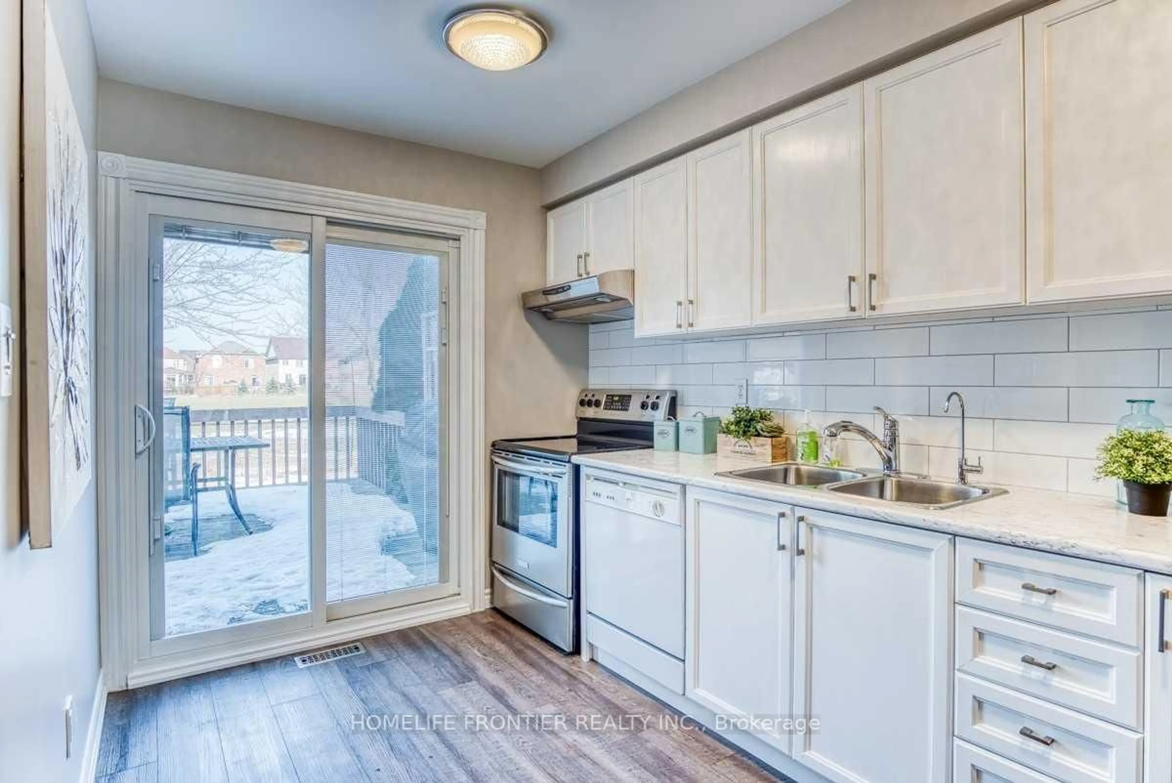 Unknown for 934 Cardington St, Mississauga Ontario L5V 1Z8