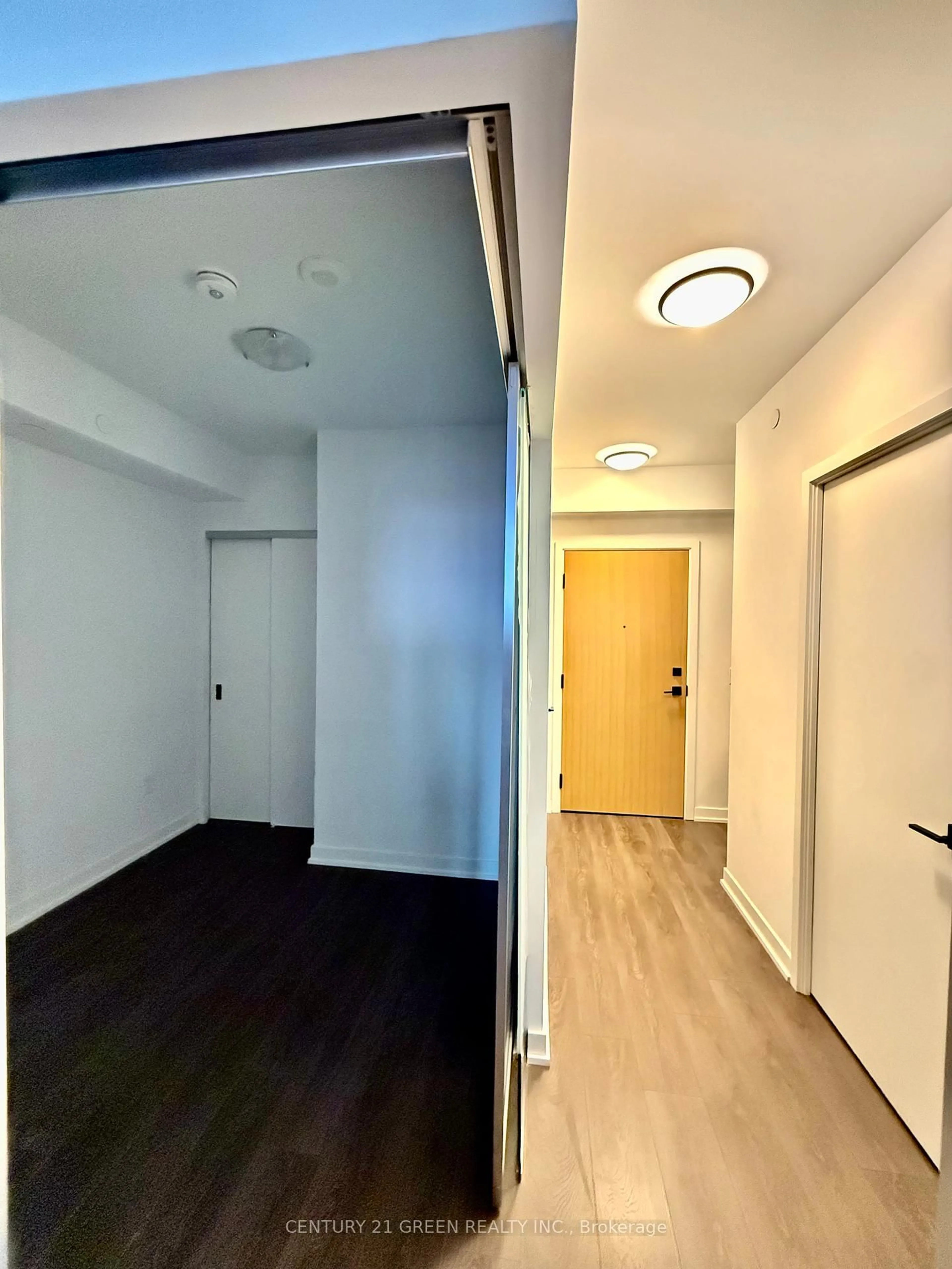 Indoor foyer for 36 Zorra St #1005, Toronto Ontario M8Z 0G5