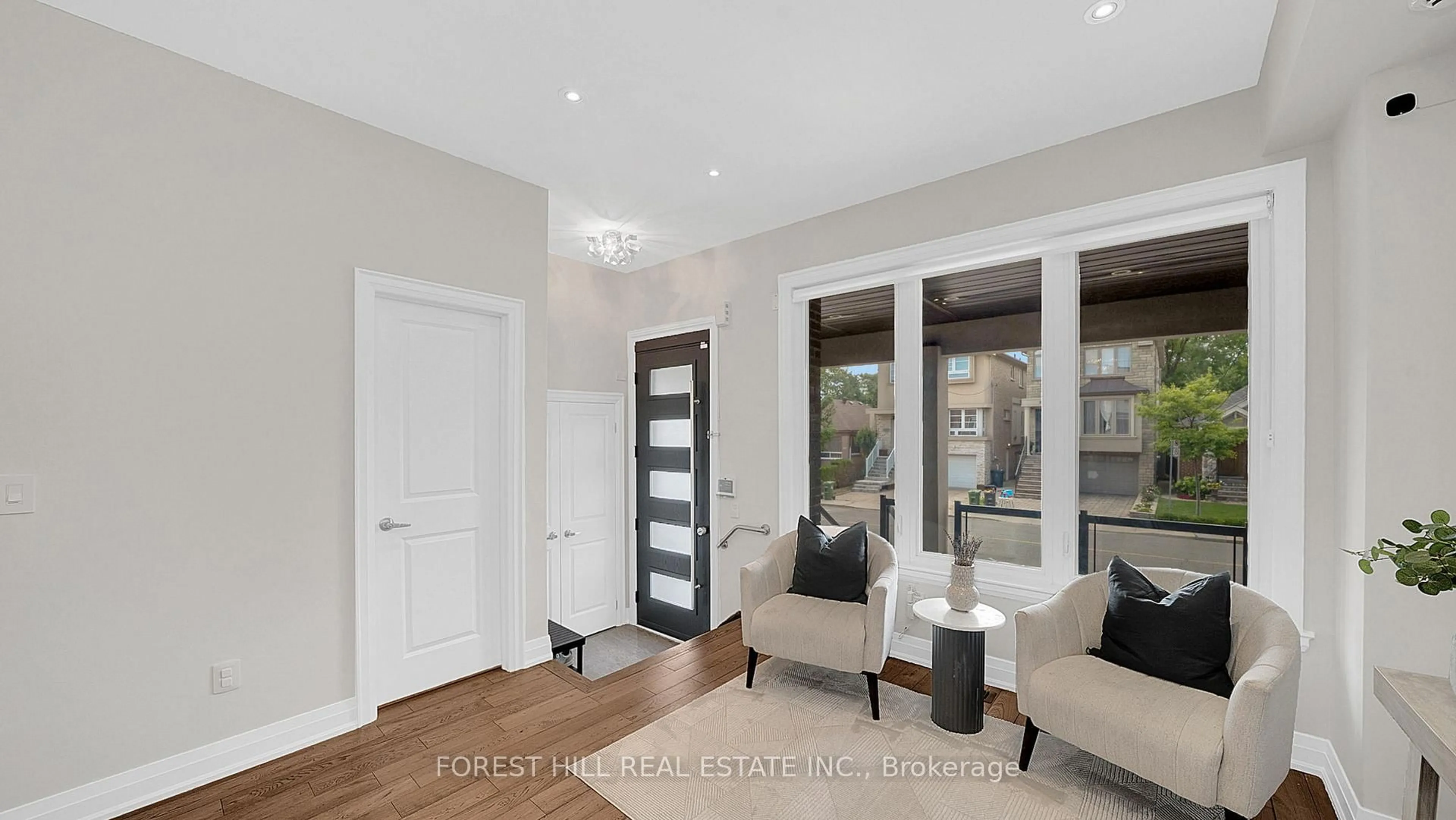 Indoor entryway for 1070 Briar Hill Ave, Toronto Ontario M6B 1M7