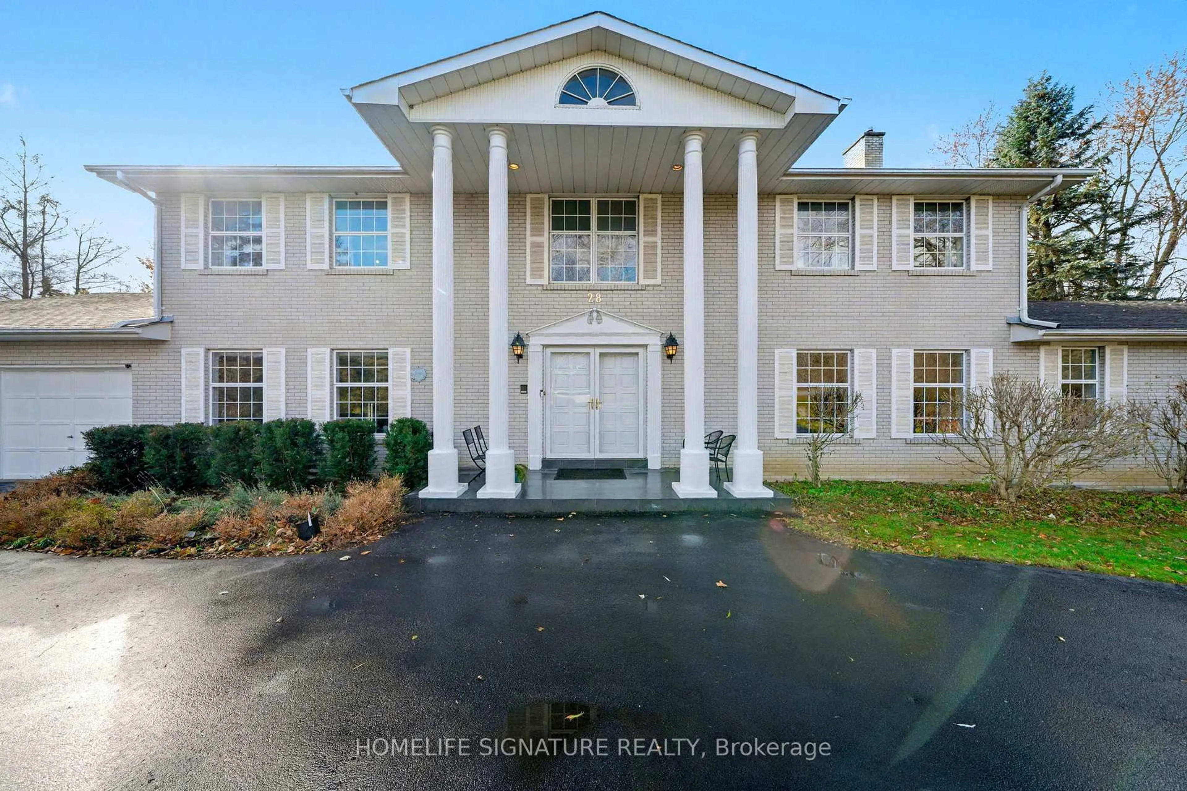 A pic from outside/outdoor area/front of a property/back of a property/a pic from drone, building for 28 Walton Dr, Caledon Ontario L7E 0A1