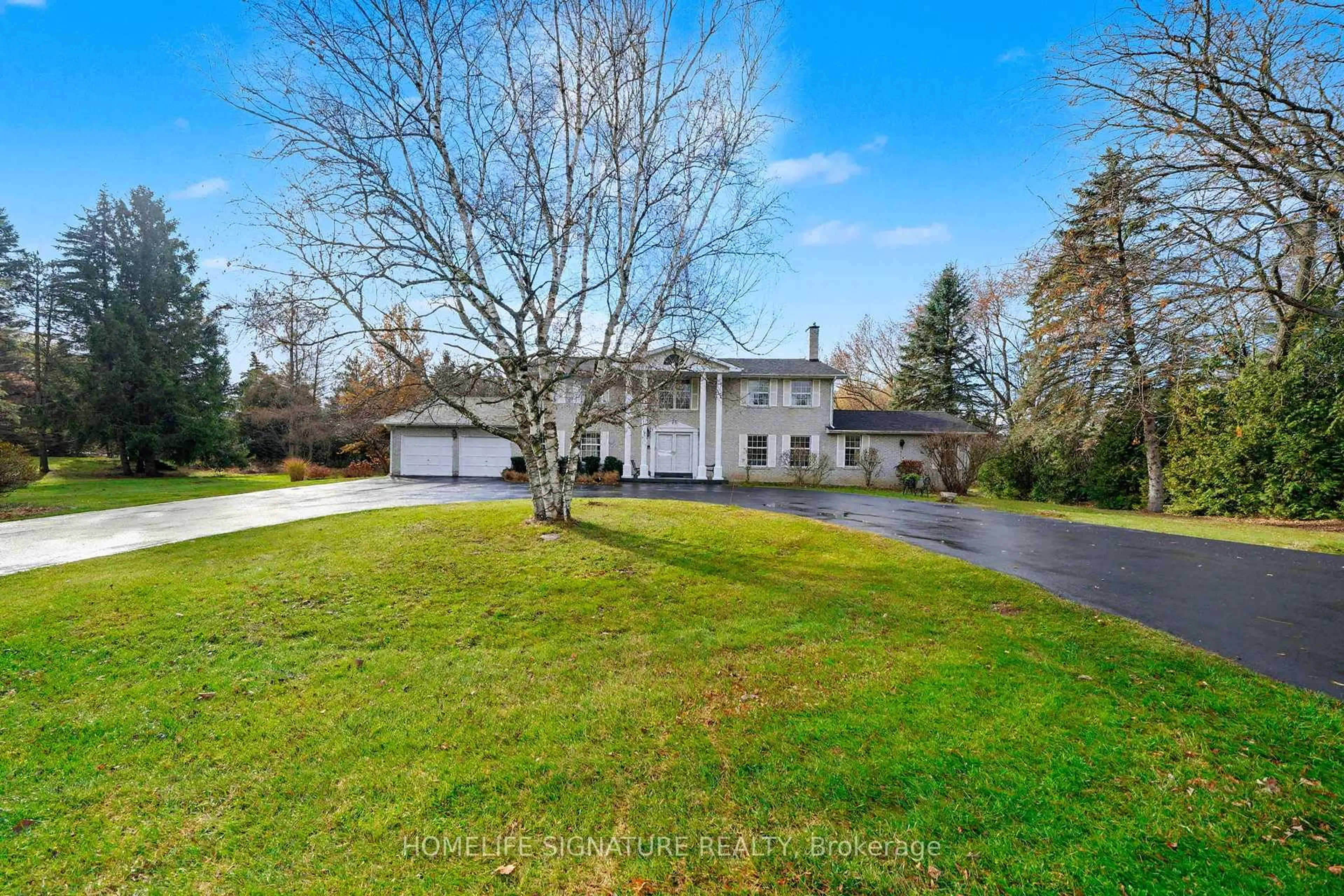 A pic from outside/outdoor area/front of a property/back of a property/a pic from drone, street for 28 Walton Dr, Caledon Ontario L7E 0A1