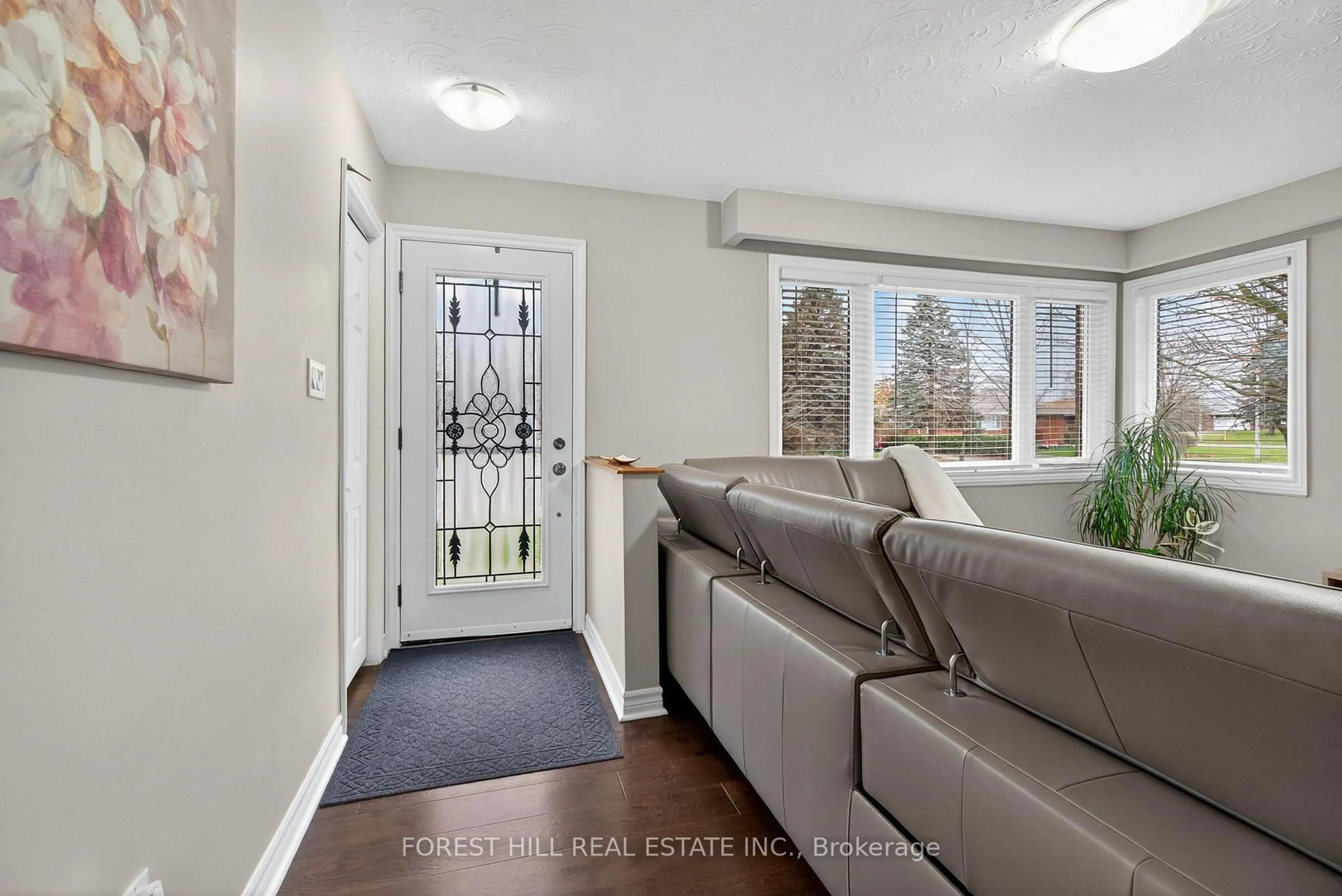 Indoor entryway for 176 Longfield Rd, Halton Hills Ontario L7J 2K4