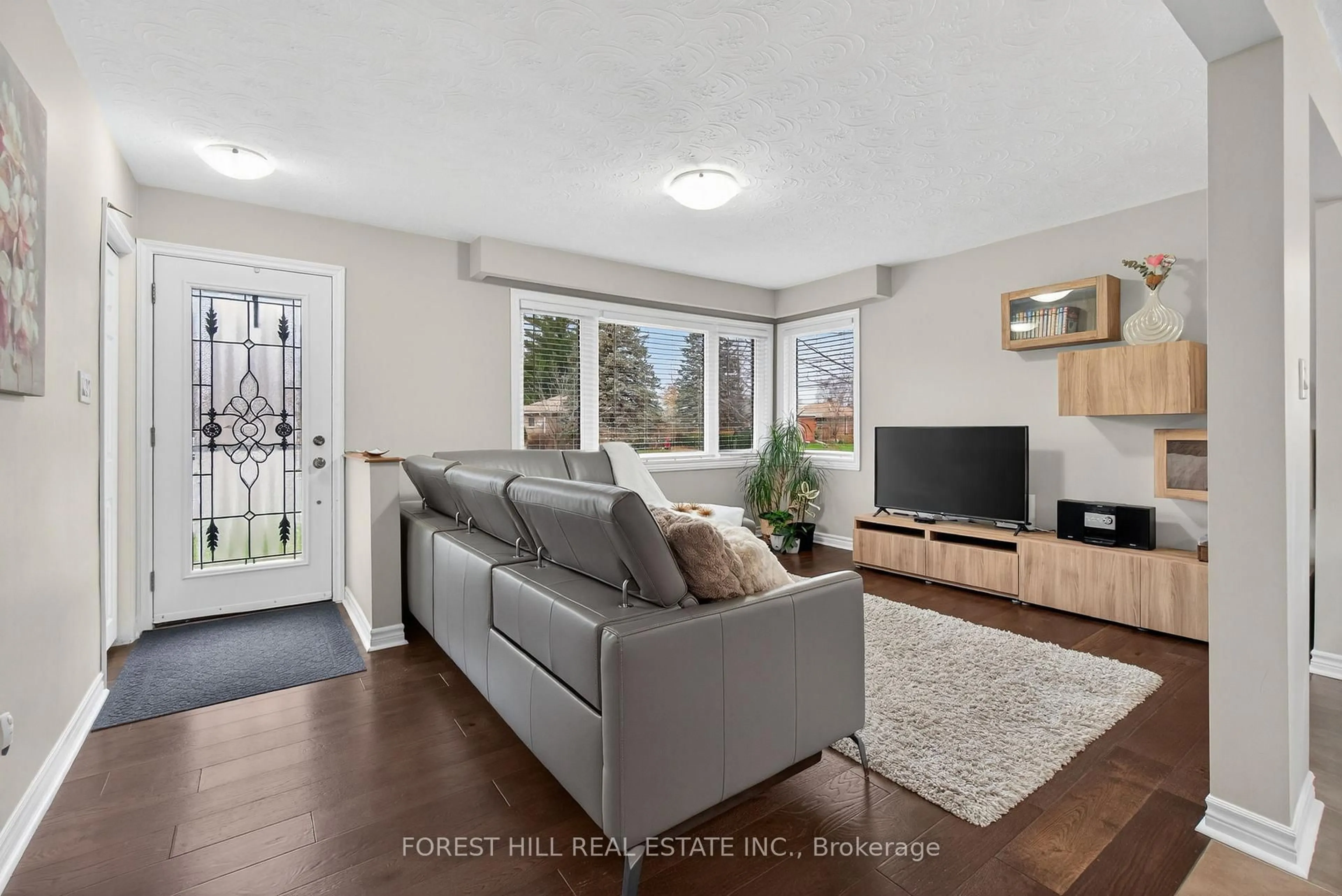 Living room with furniture, unknown for 176 Longfield Rd, Halton Hills Ontario L7J 2K4