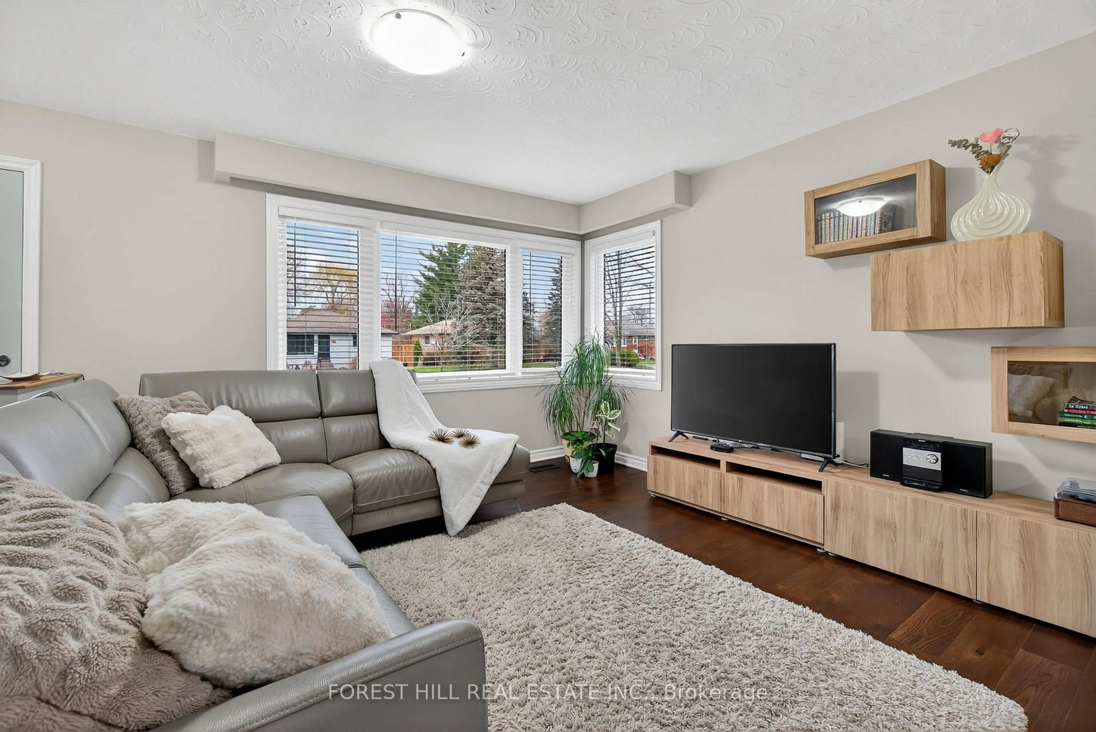 Living room with furniture, unknown for 176 Longfield Rd, Halton Hills Ontario L7J 2K4