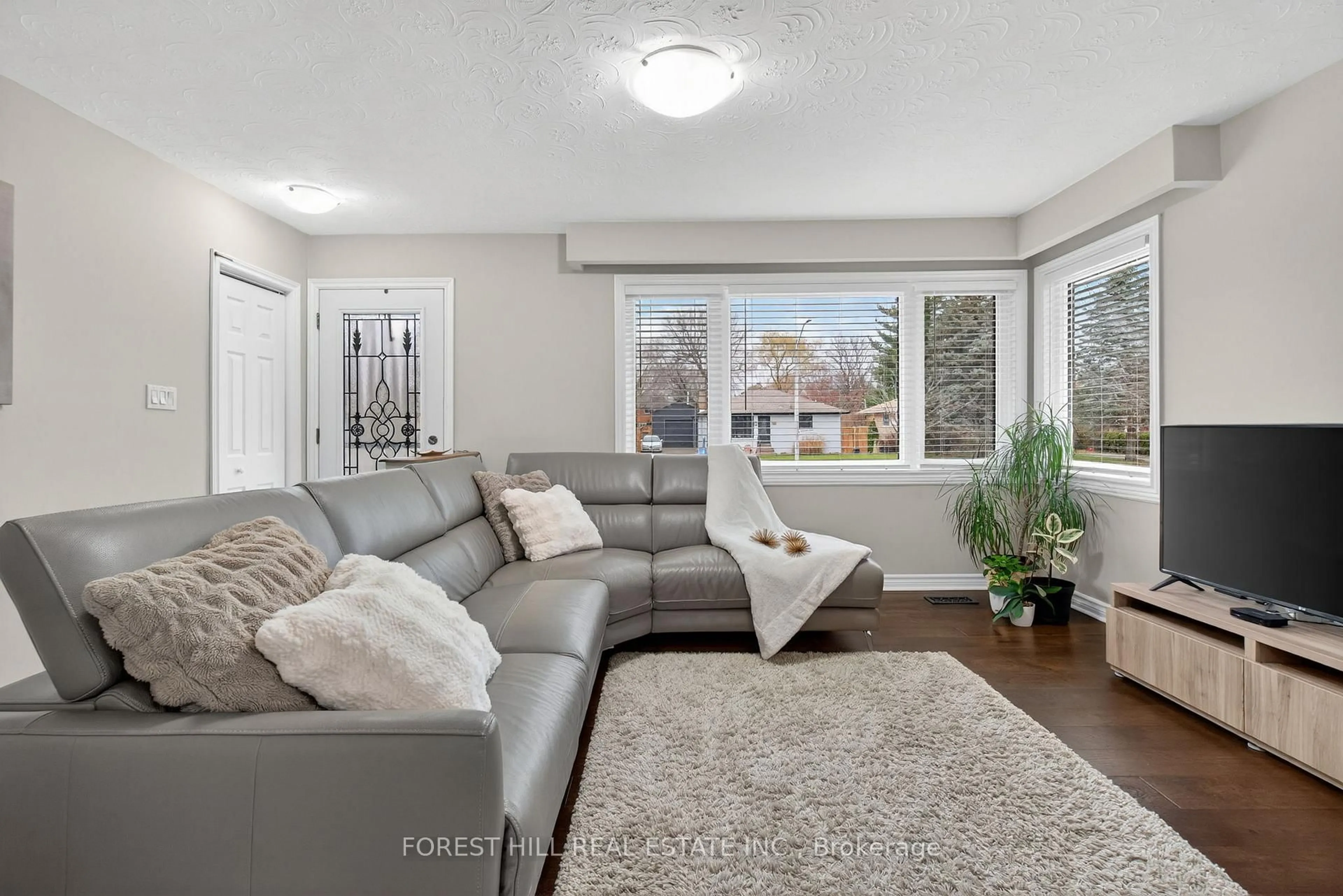 Living room with furniture, unknown for 176 Longfield Rd, Halton Hills Ontario L7J 2K4