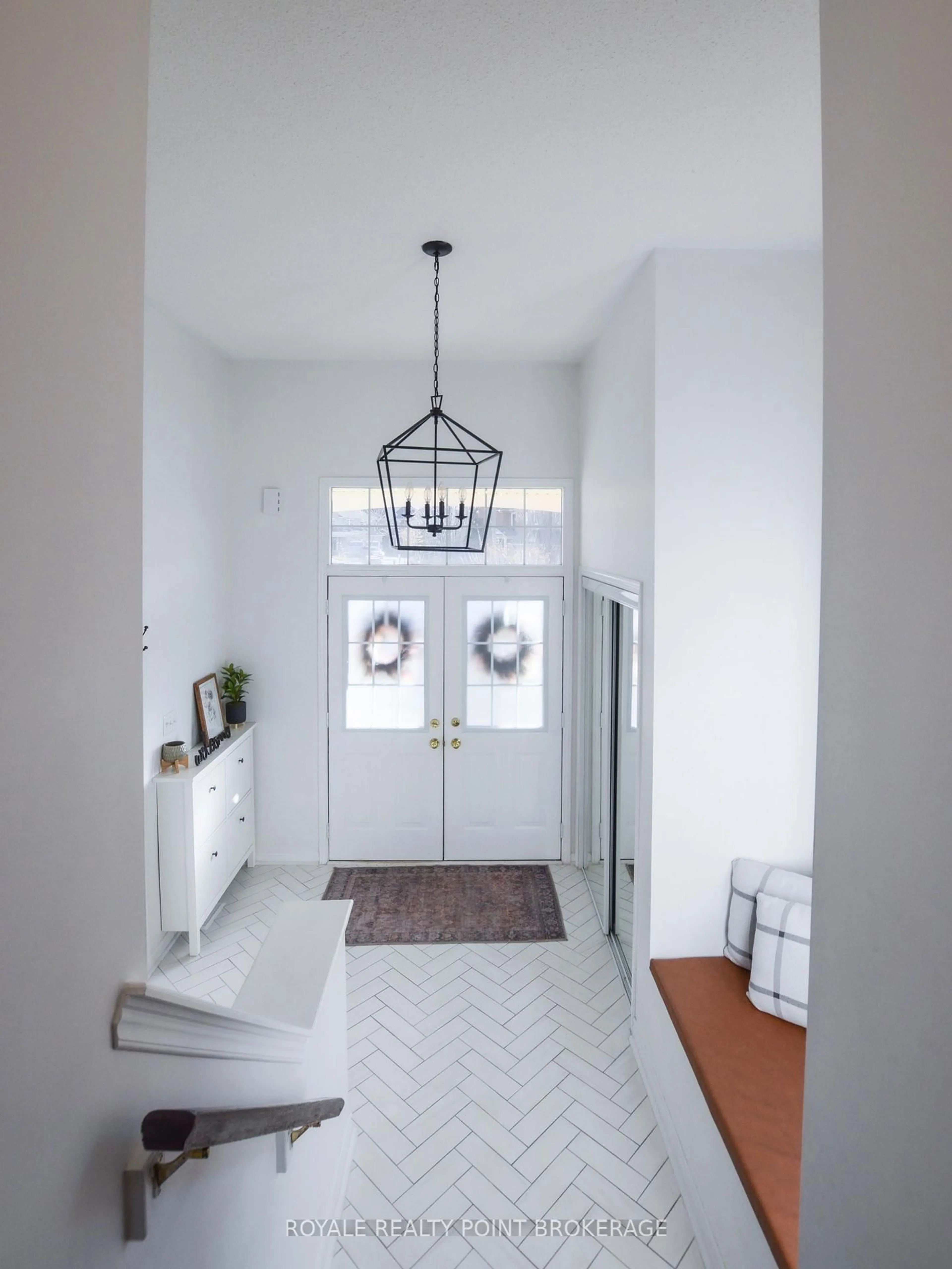 Indoor entryway for 3945 Janice Dr, Mississauga Ontario L5M 7Y3