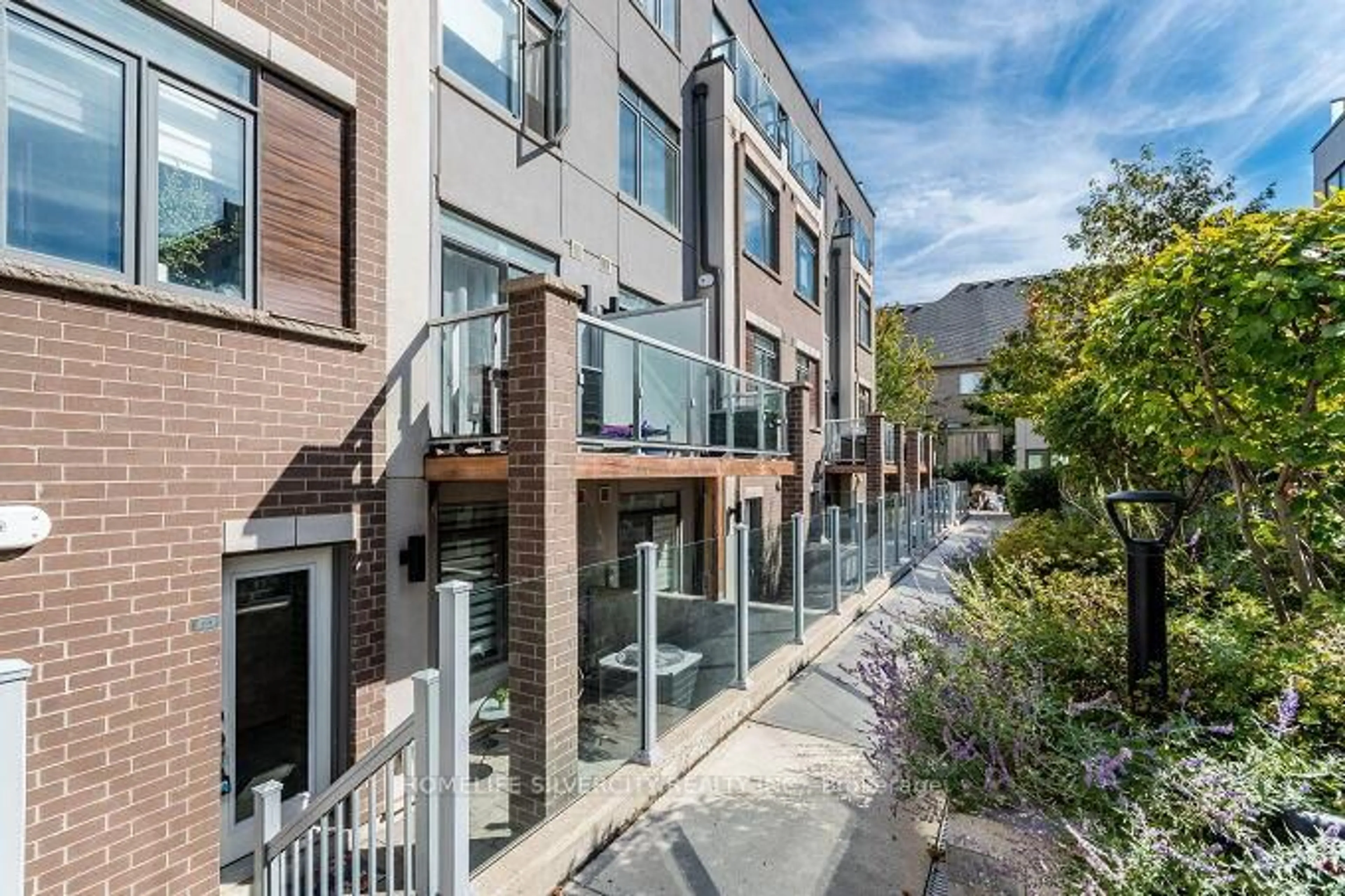 A pic from outside/outdoor area/front of a property/back of a property/a pic from drone, street for 3058 Sixth Line #104, Oakville Ontario L6M 4J9