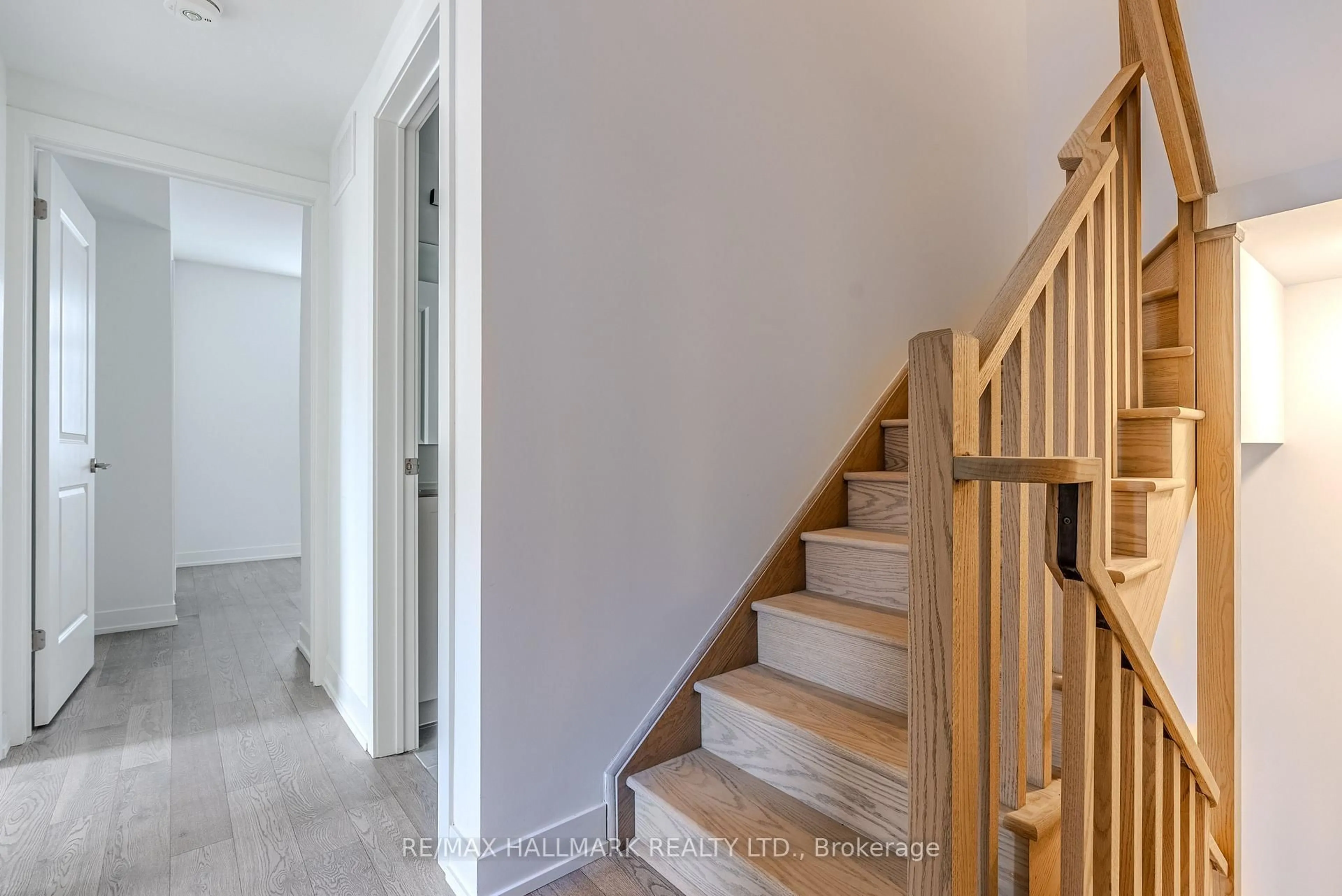 Stairs for 1085 Douglas Mccurdy Common #216, Mississauga Ontario L5G 4B1